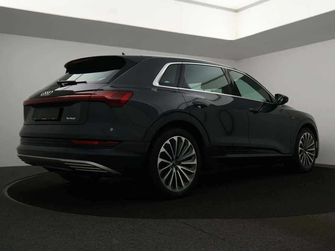 Audi-e-tron-image-1