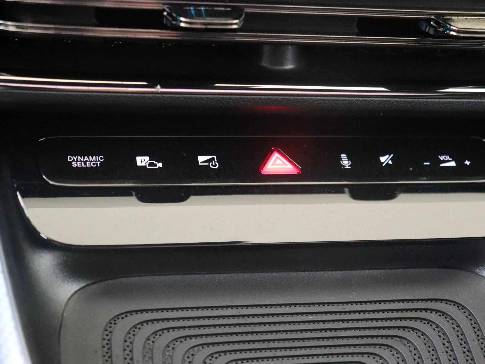 Mercedes-Benz-CLA-image-20