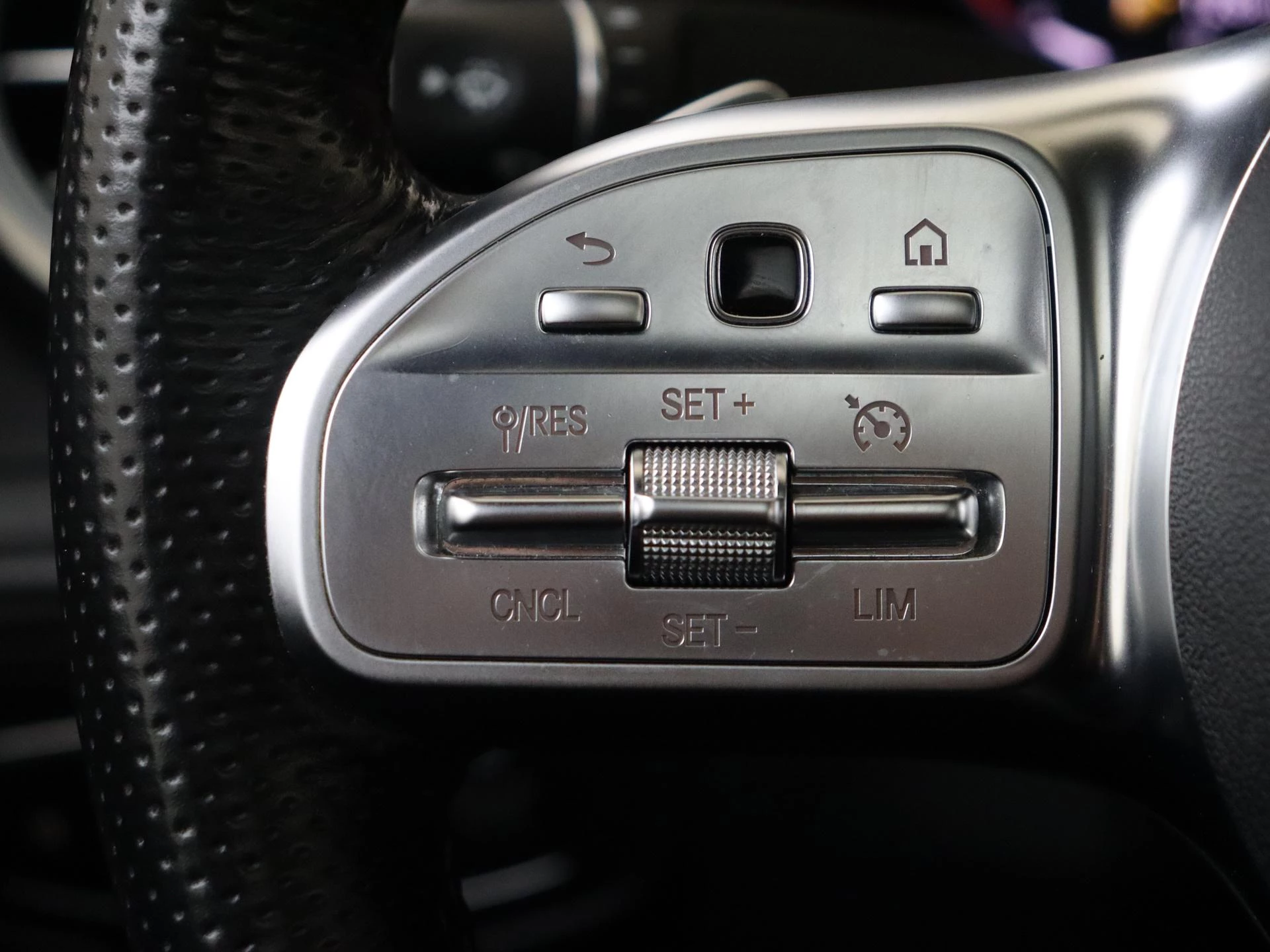 Mercedes-Benz-GLC-image-14