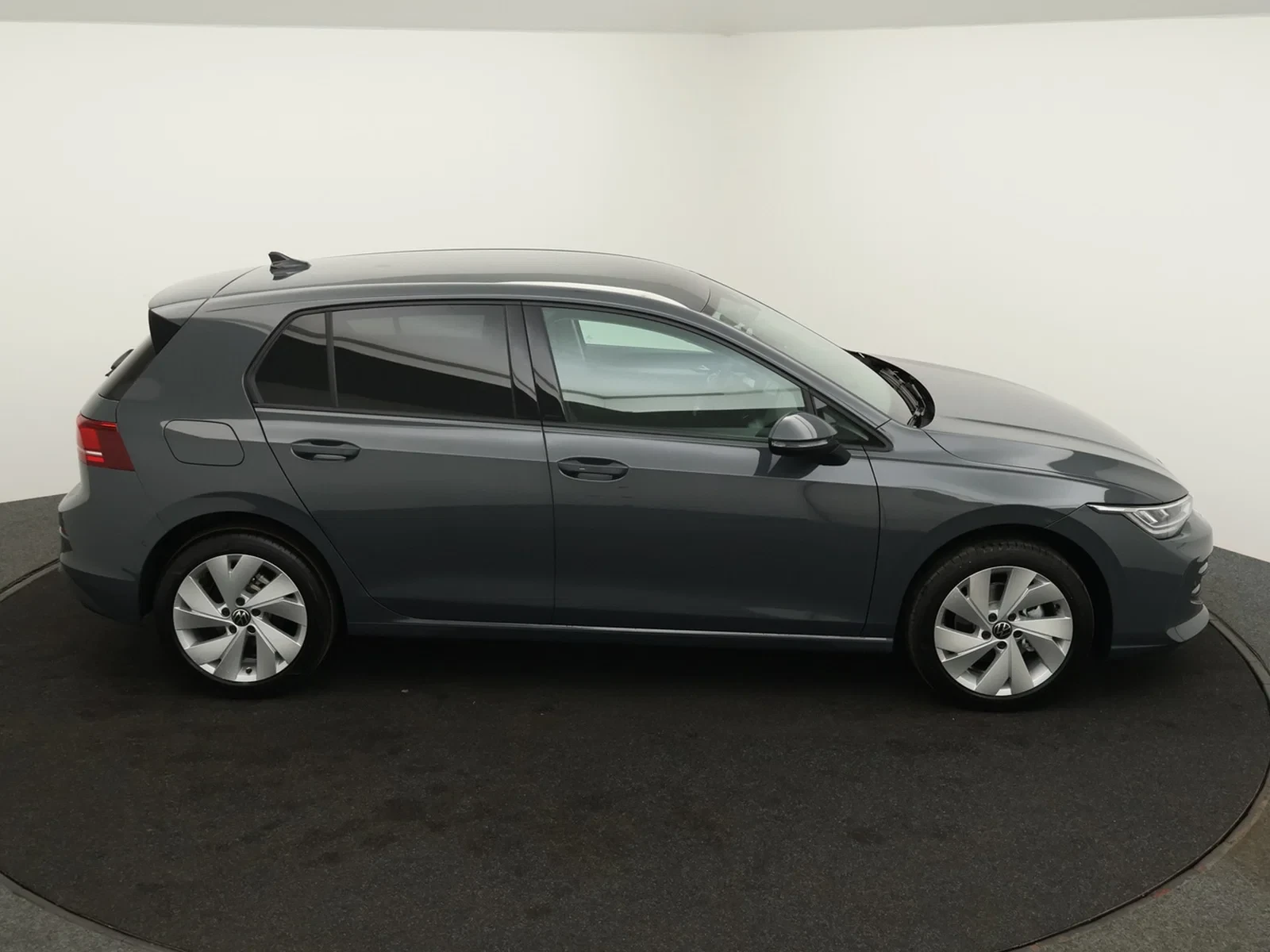 Volkswagen-Golf-image-8