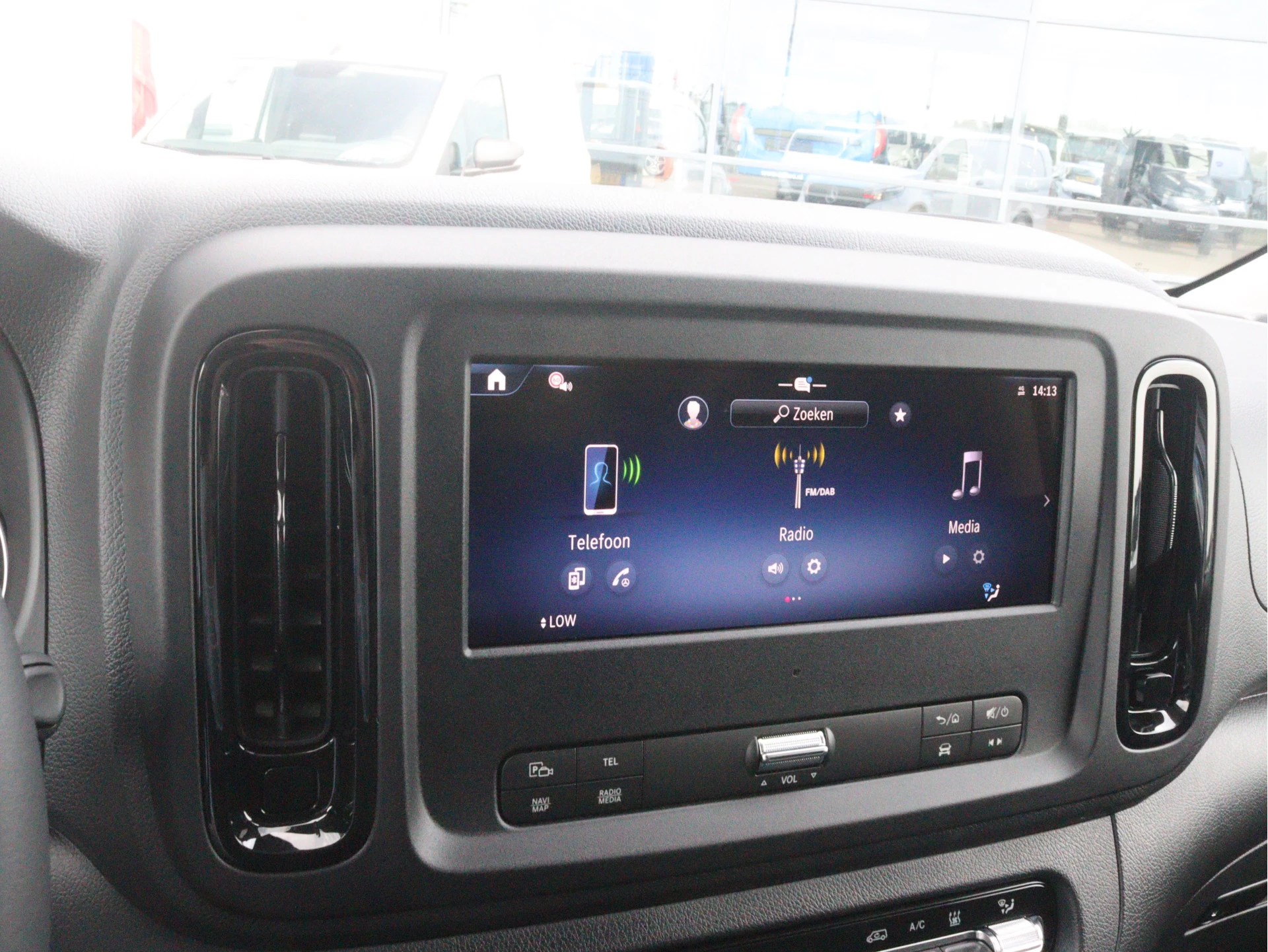 Mercedes-Benz-Vito-image-8