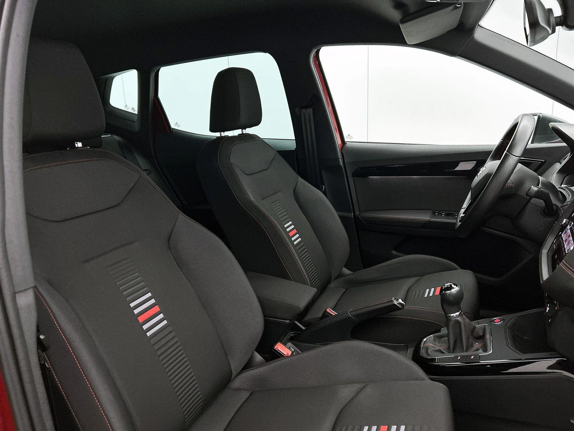 SEAT-Arona-image-13