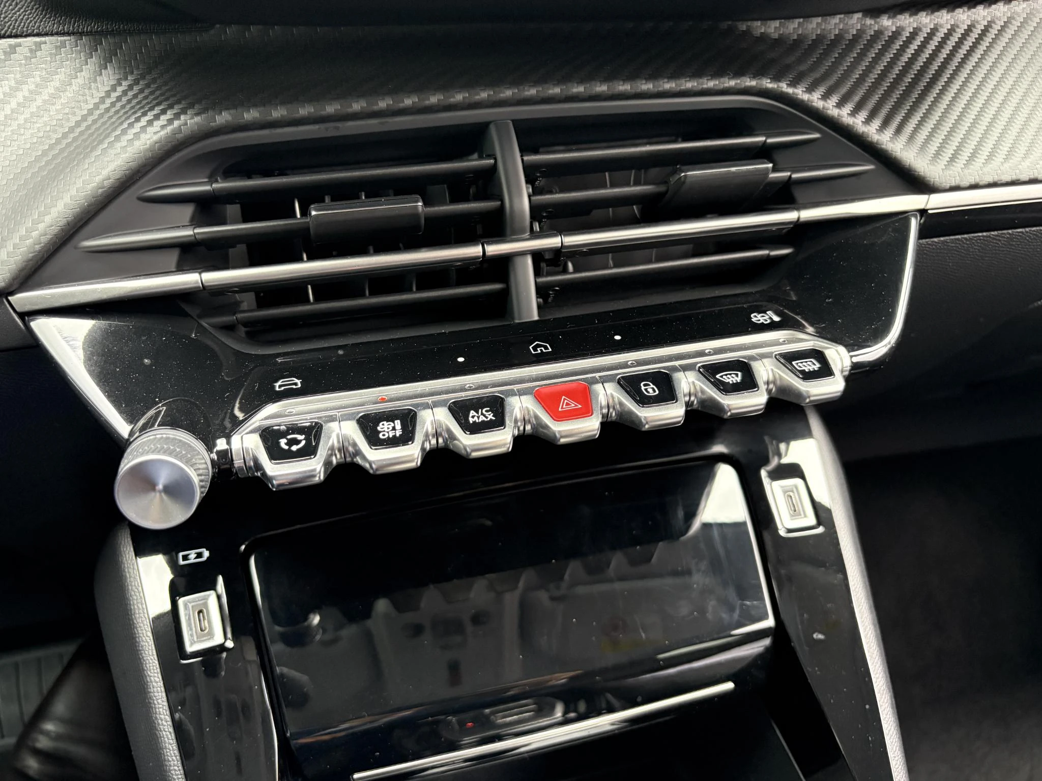 Peugeot-208-image-18