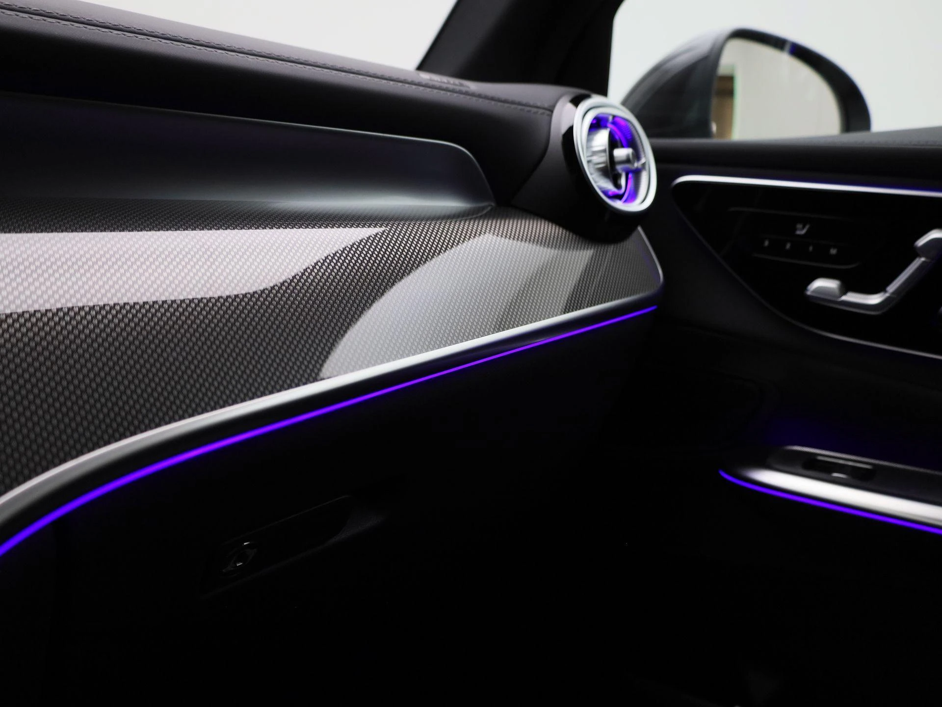 Mercedes-Benz-GLC-image-27