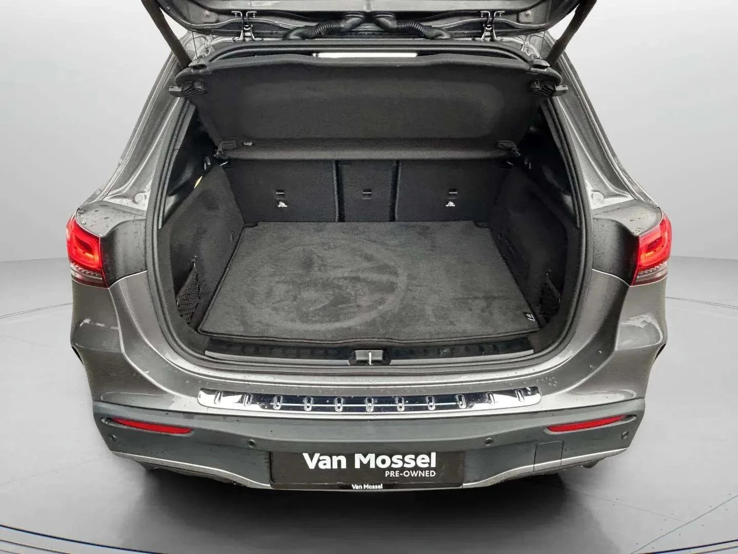 Mercedes-Benz-EQA-image-21