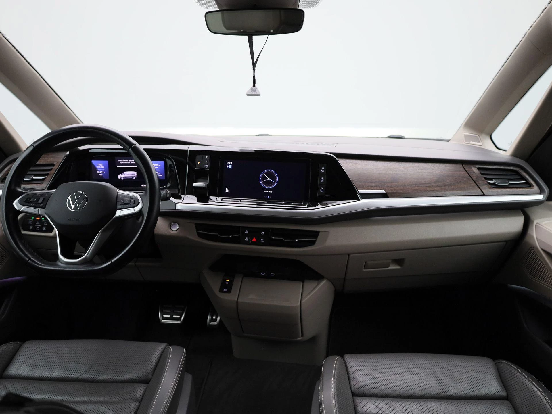 Volkswagen-Multivan-image-39