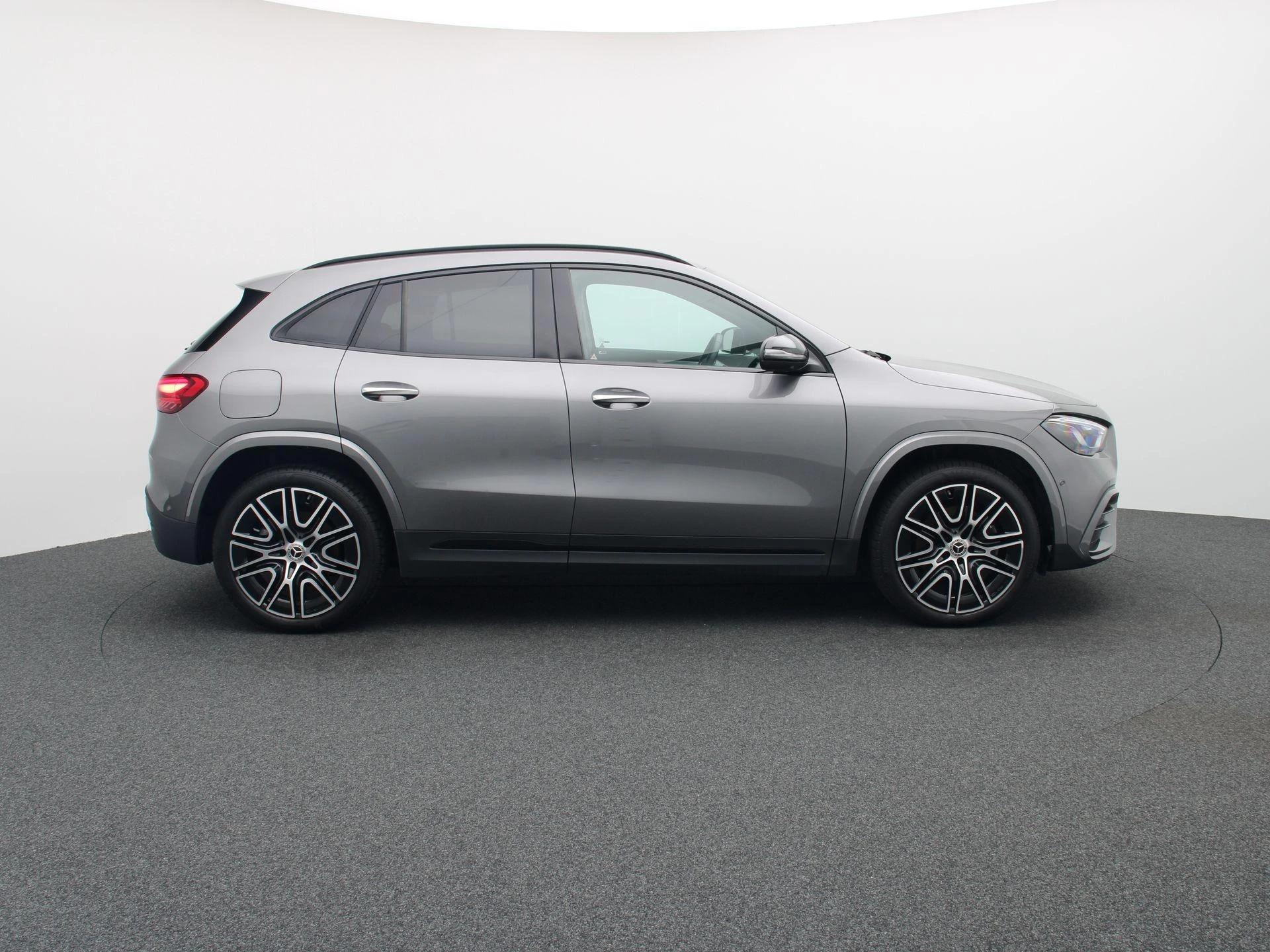 Mercedes-Benz-GLA-image-5