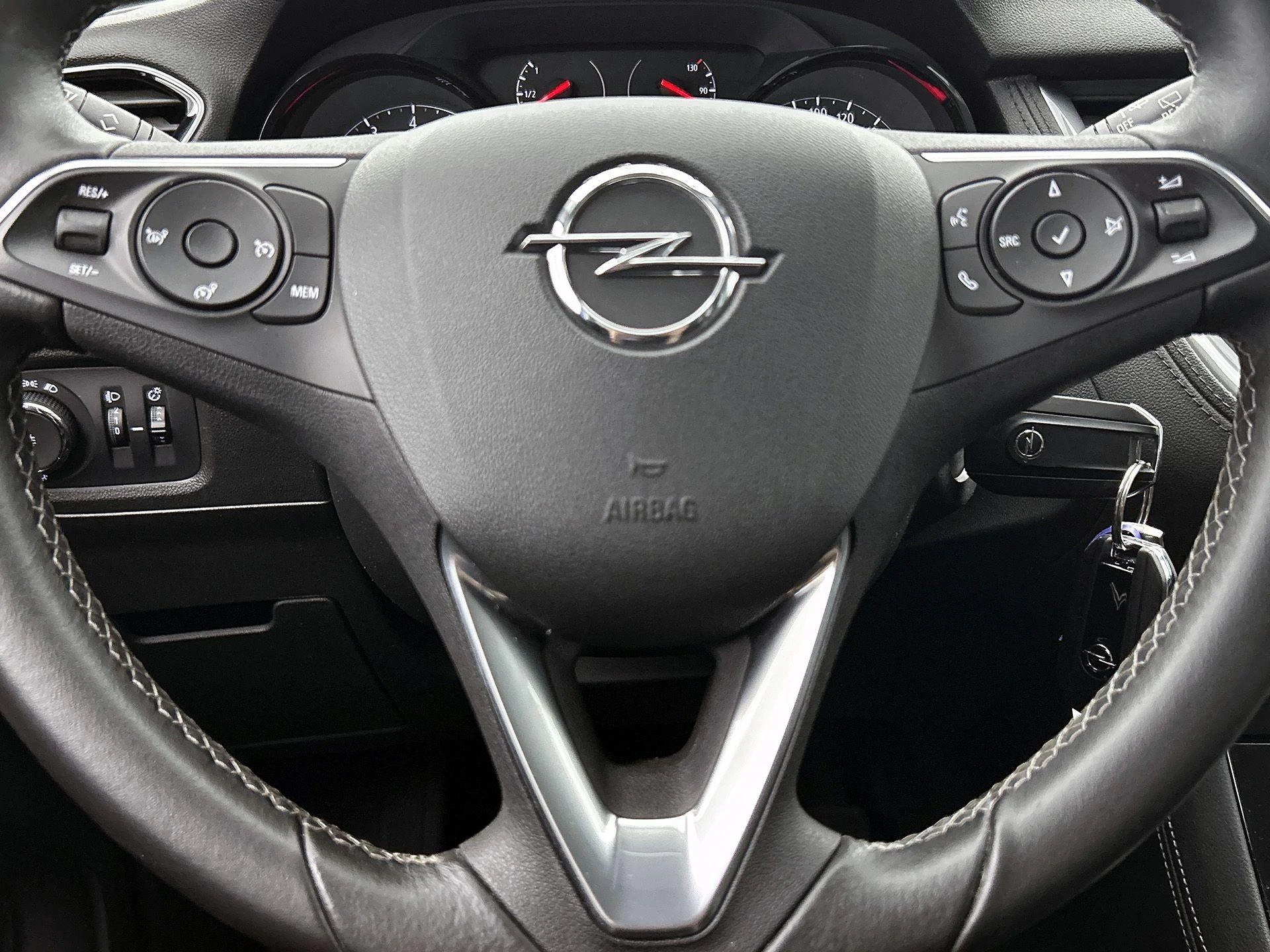 Opel Grandland X 1.2 Turbo Business +
