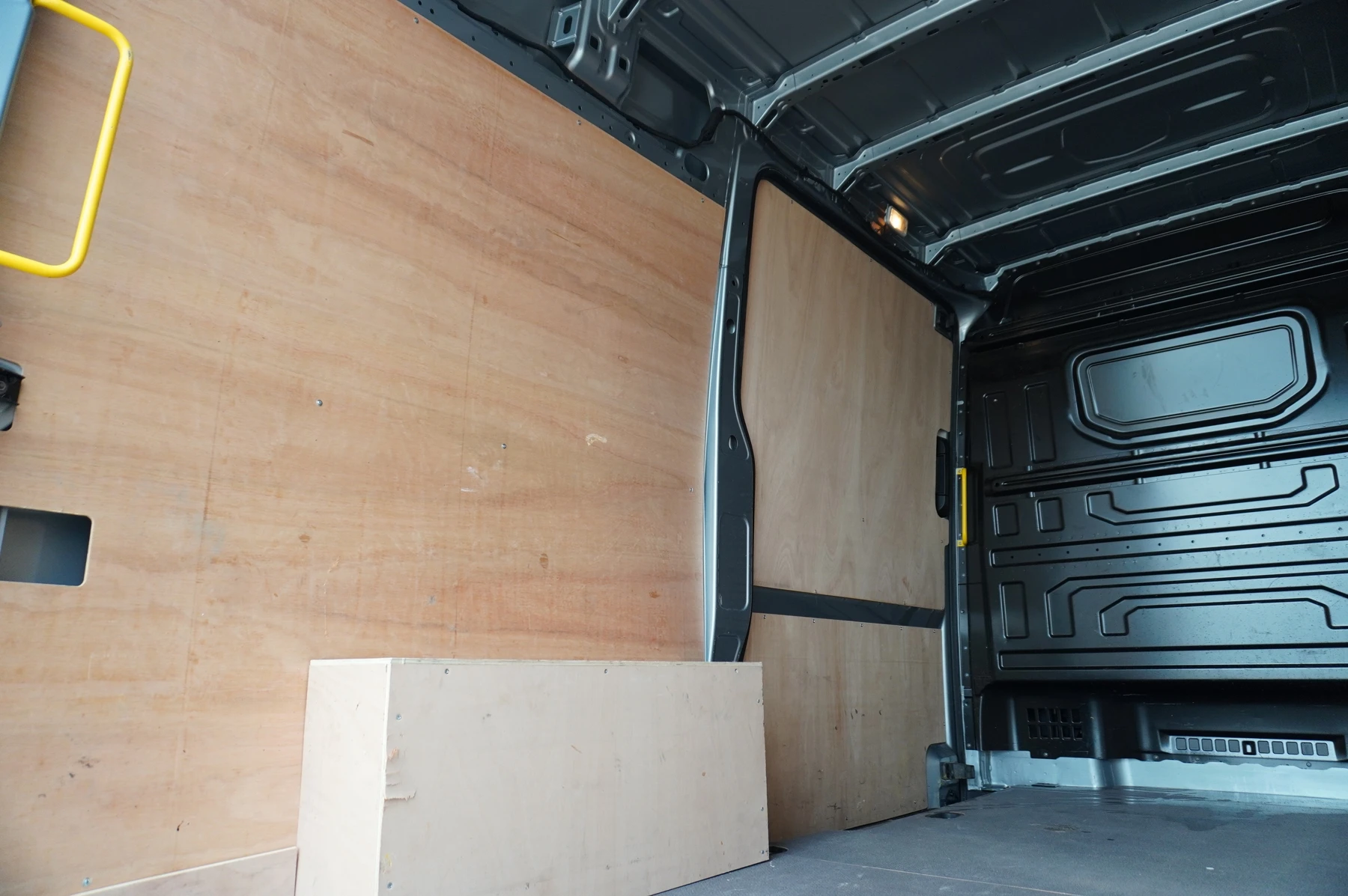 Volkswagen-Crafter-image-13