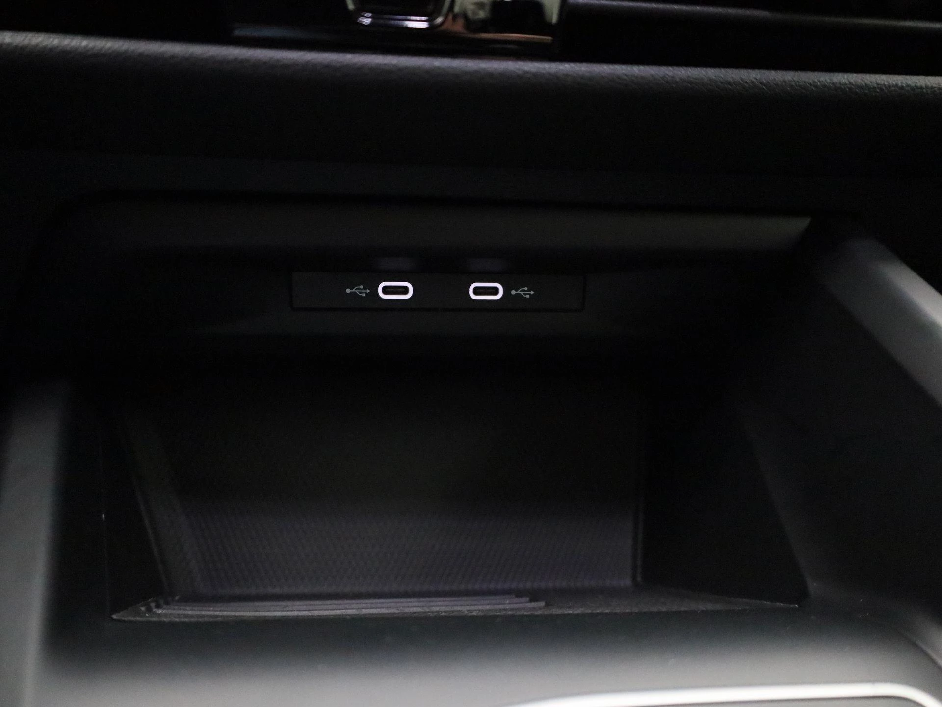 Volkswagen-Golf-image-21