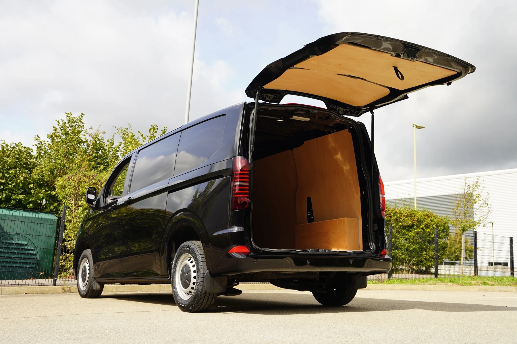 Volkswagen-Transporter-image-32