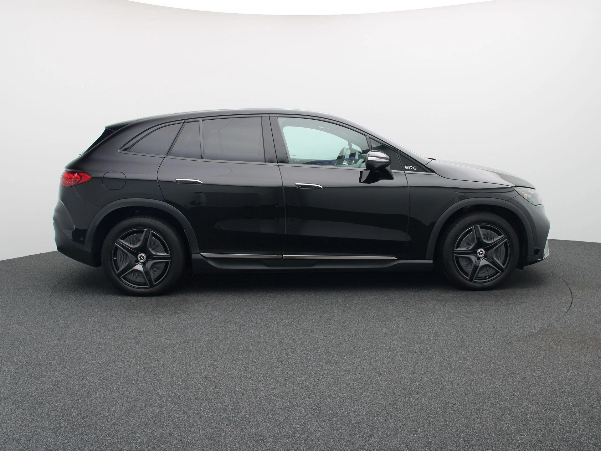 Mercedes-Benz-EQE-image-5