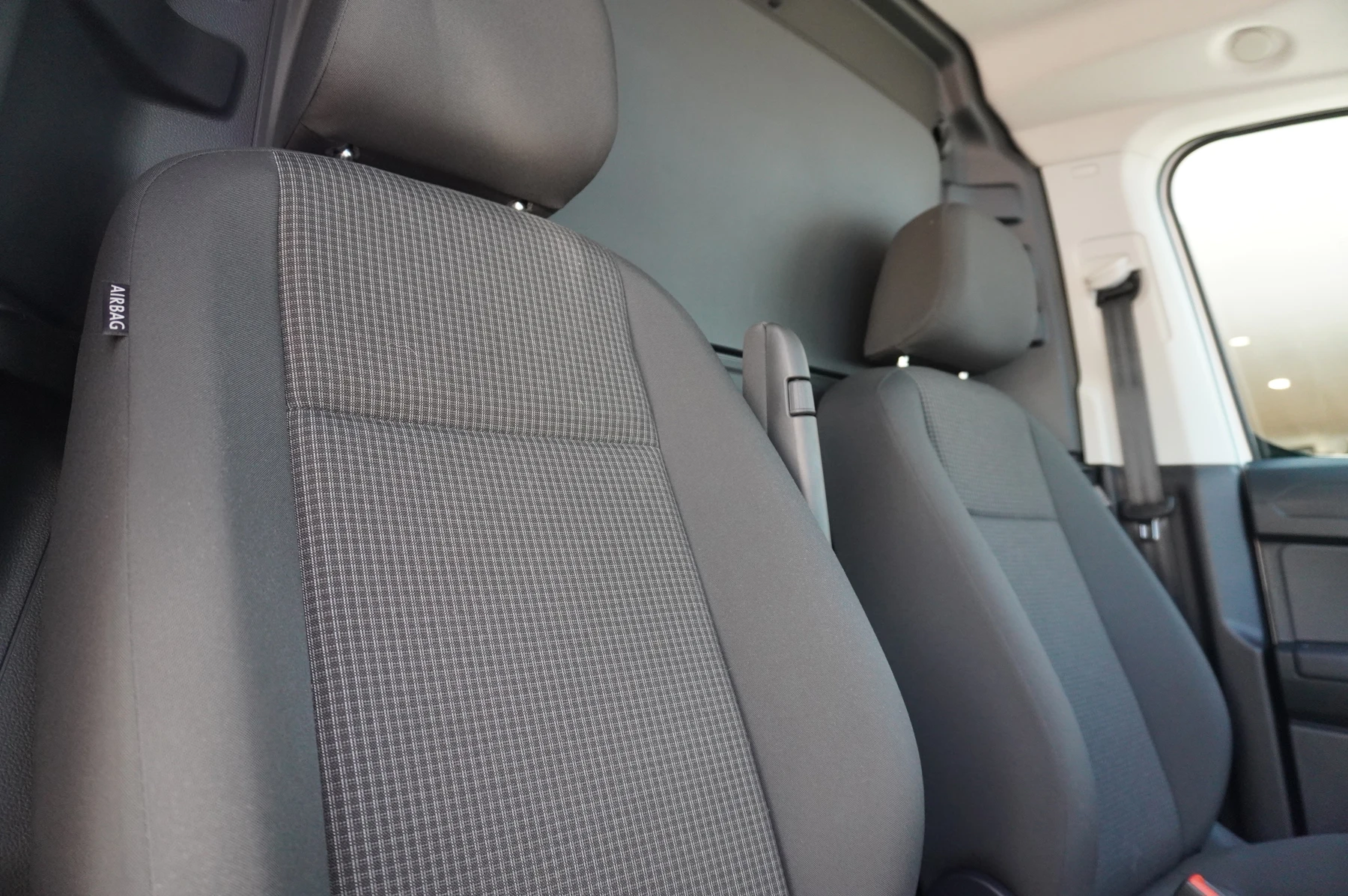 Volkswagen-Caddy-image-8