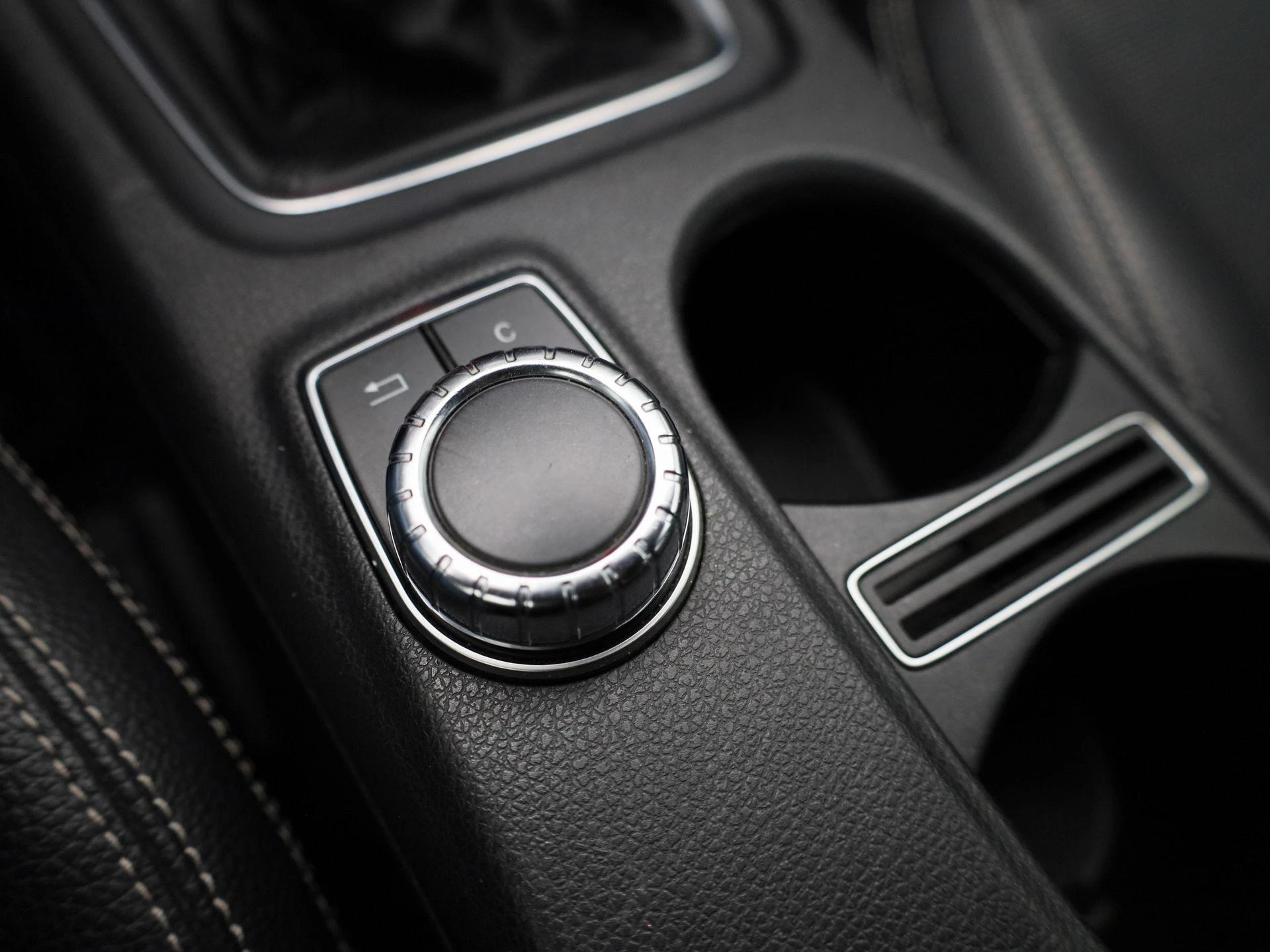 Mercedes-Benz-A-Klasse-image-26