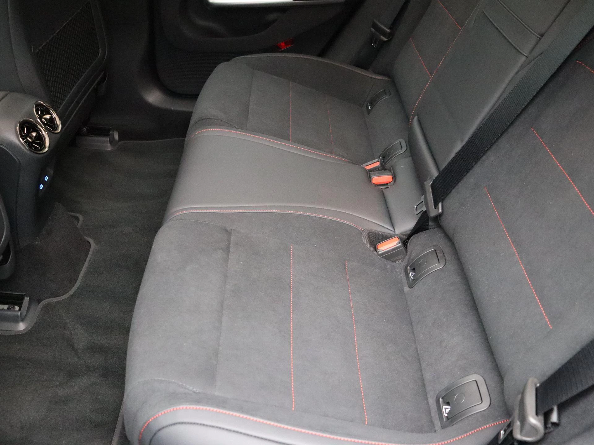 Mercedes-Benz-CLA-image-16
