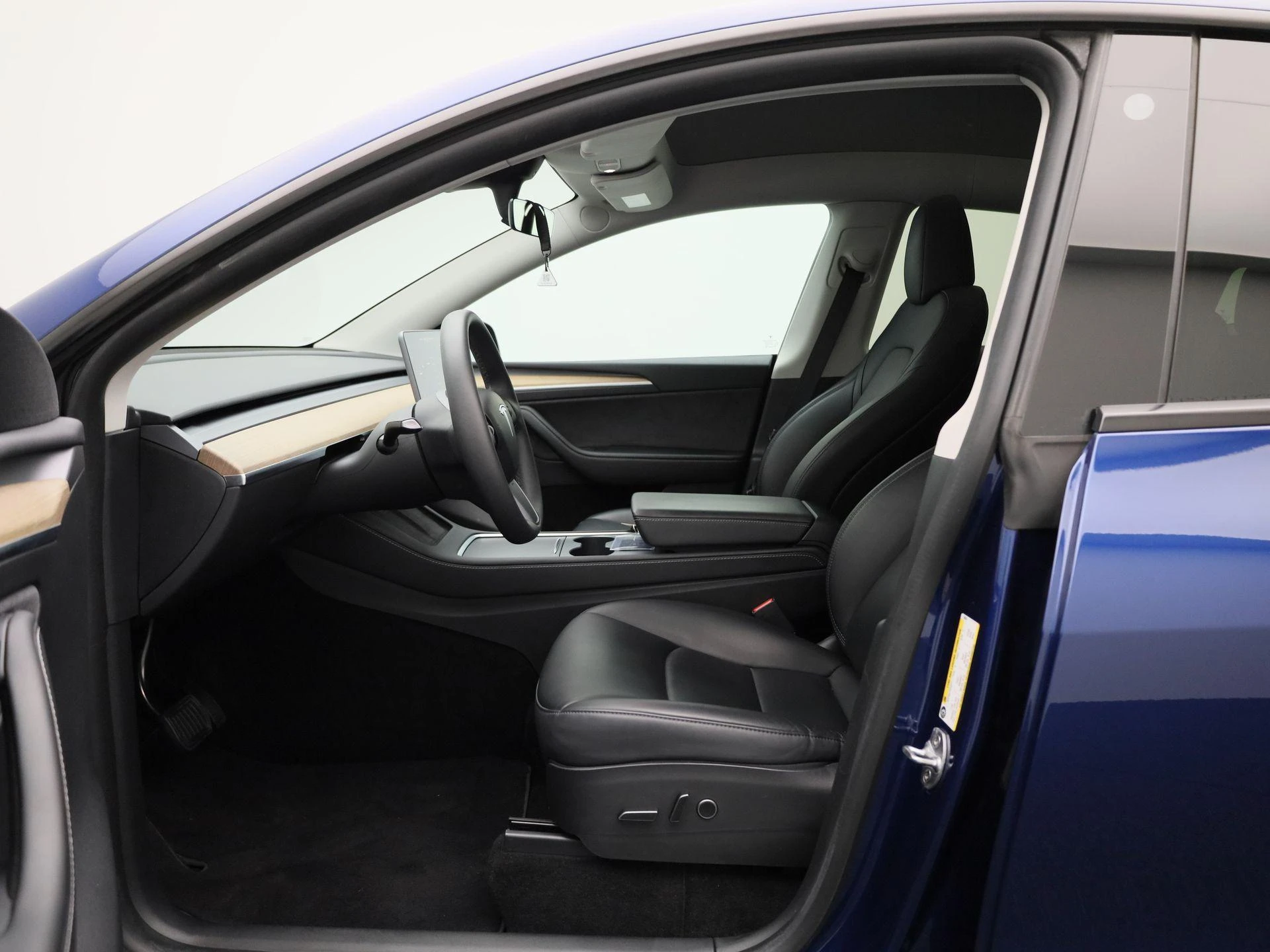 Tesla-Model Y-image-8
