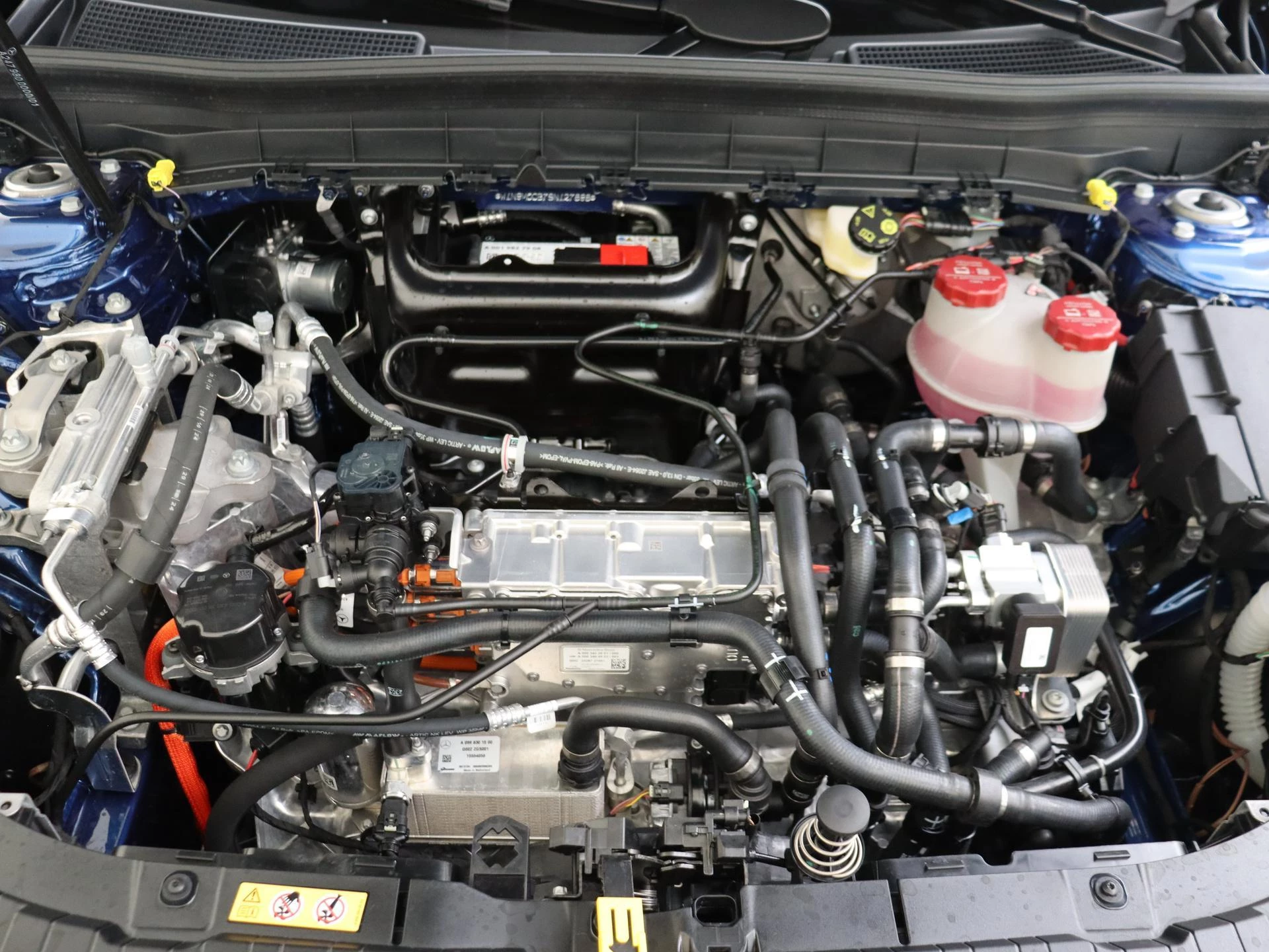 Mercedes-Benz-EQB-image-32