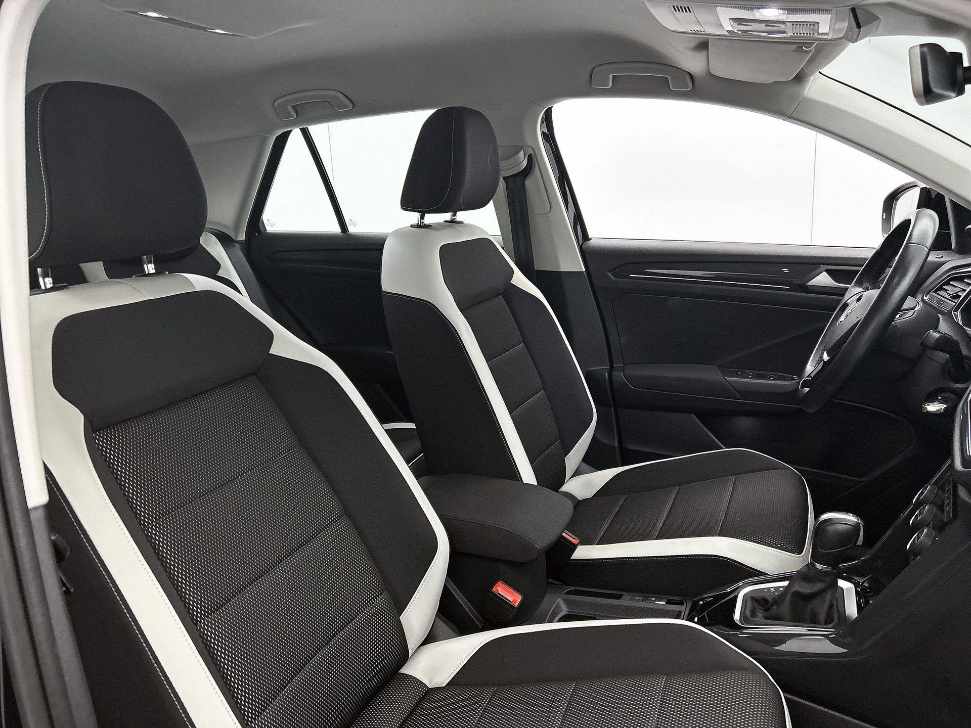 Volkswagen-T-Roc-image-33