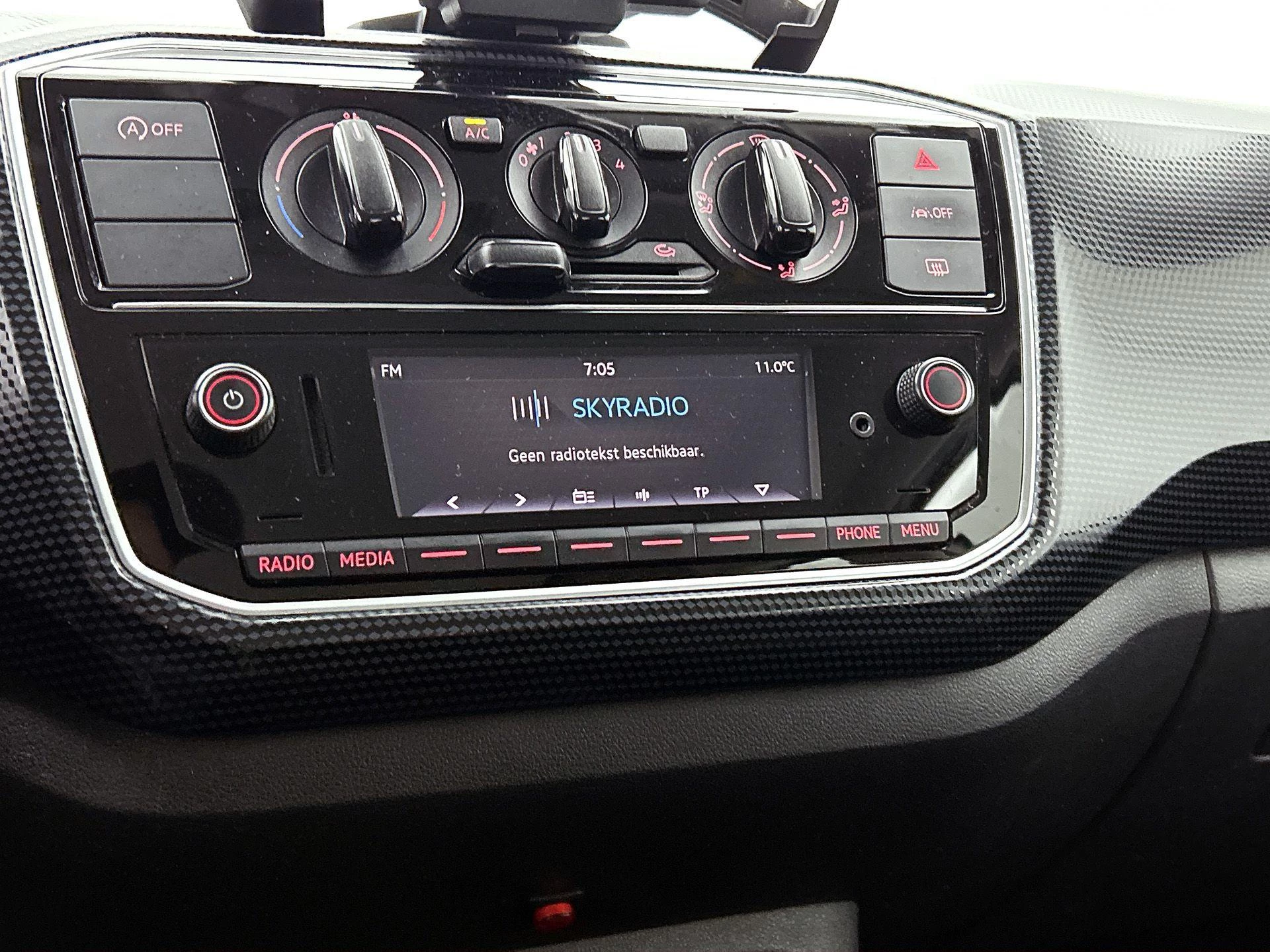 Volkswagen-up!-image-24