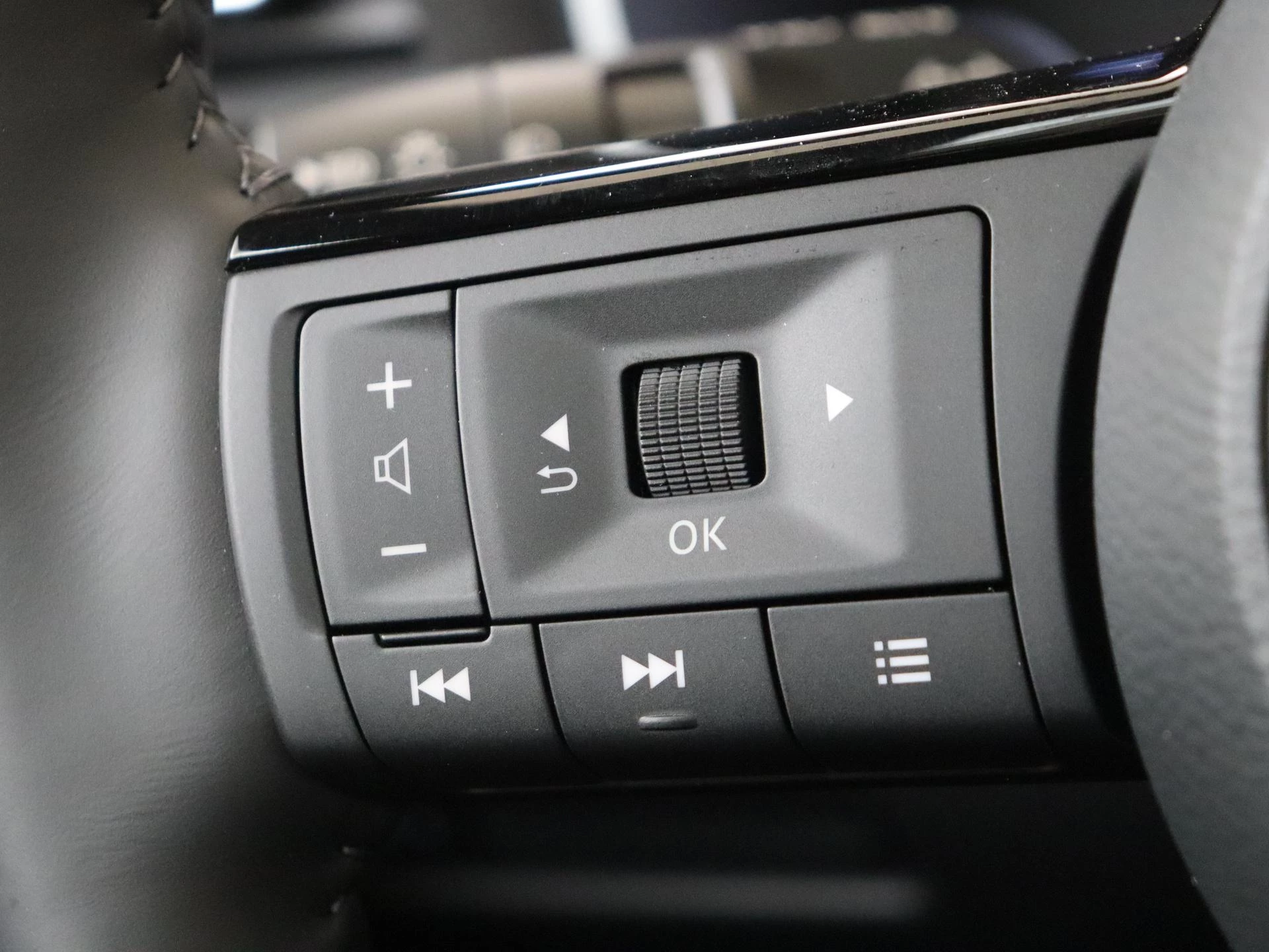 Nissan-QASHQAI-image-12