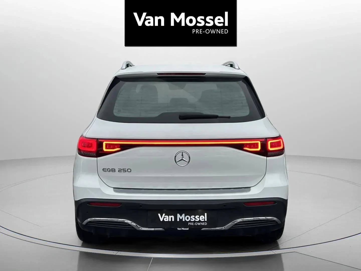 Mercedes-Benz-EQB-image-5