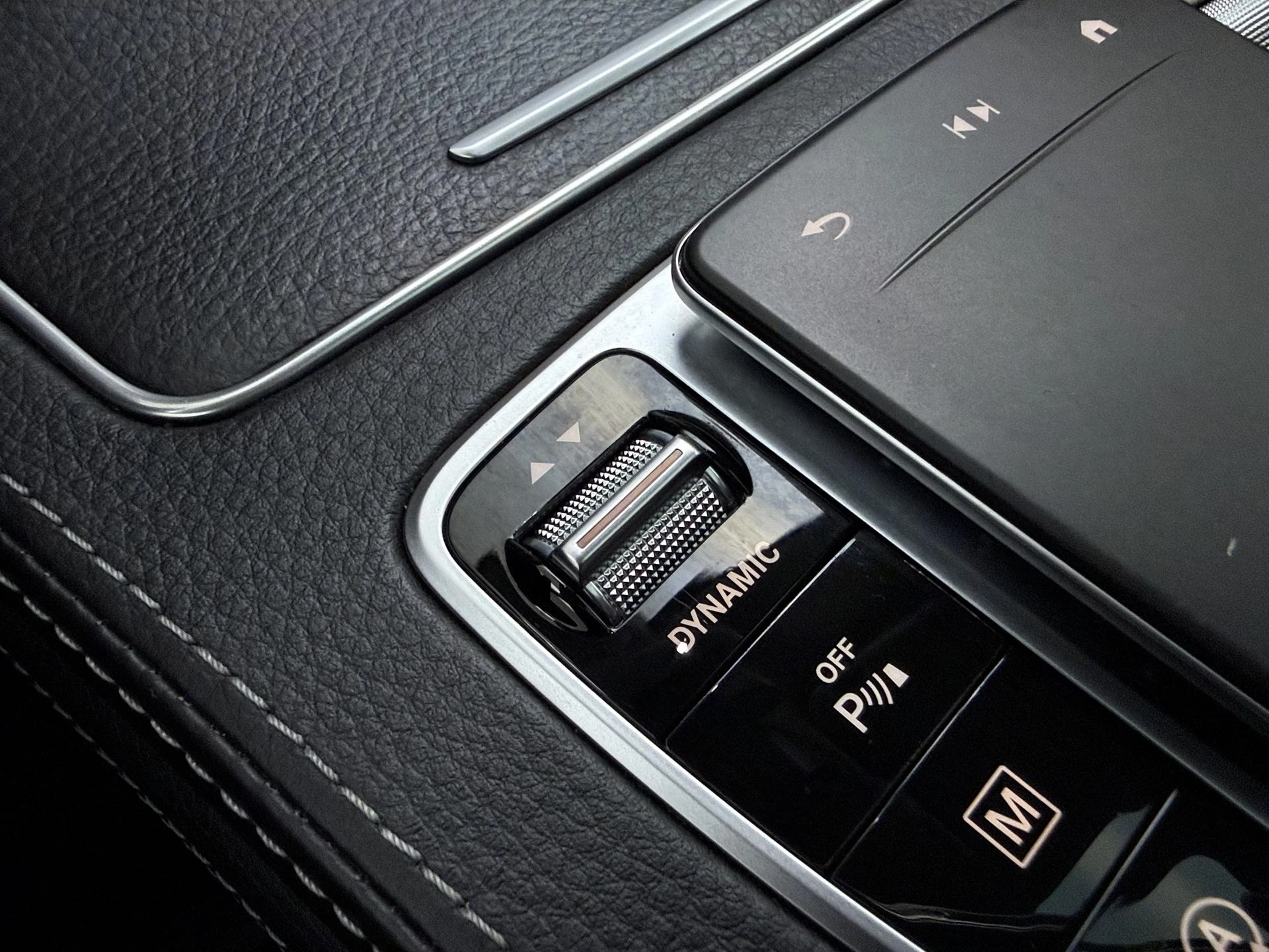Mercedes-Benz-GLC-image-23