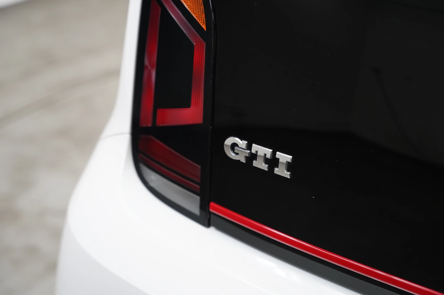 Volkswagen-up!-image-30