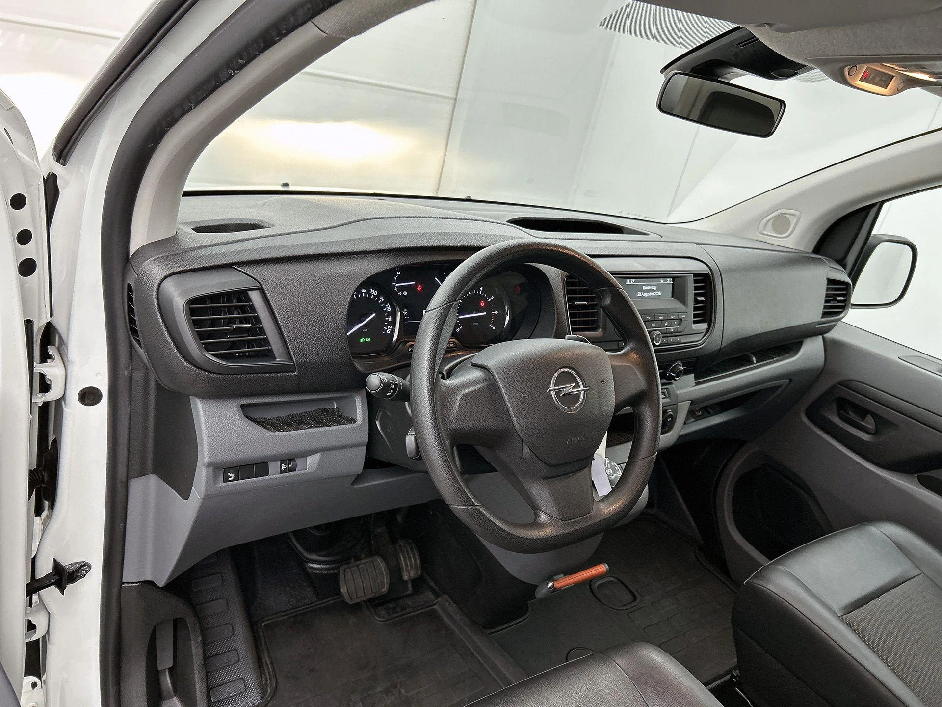Opel-Vivaro-image-14