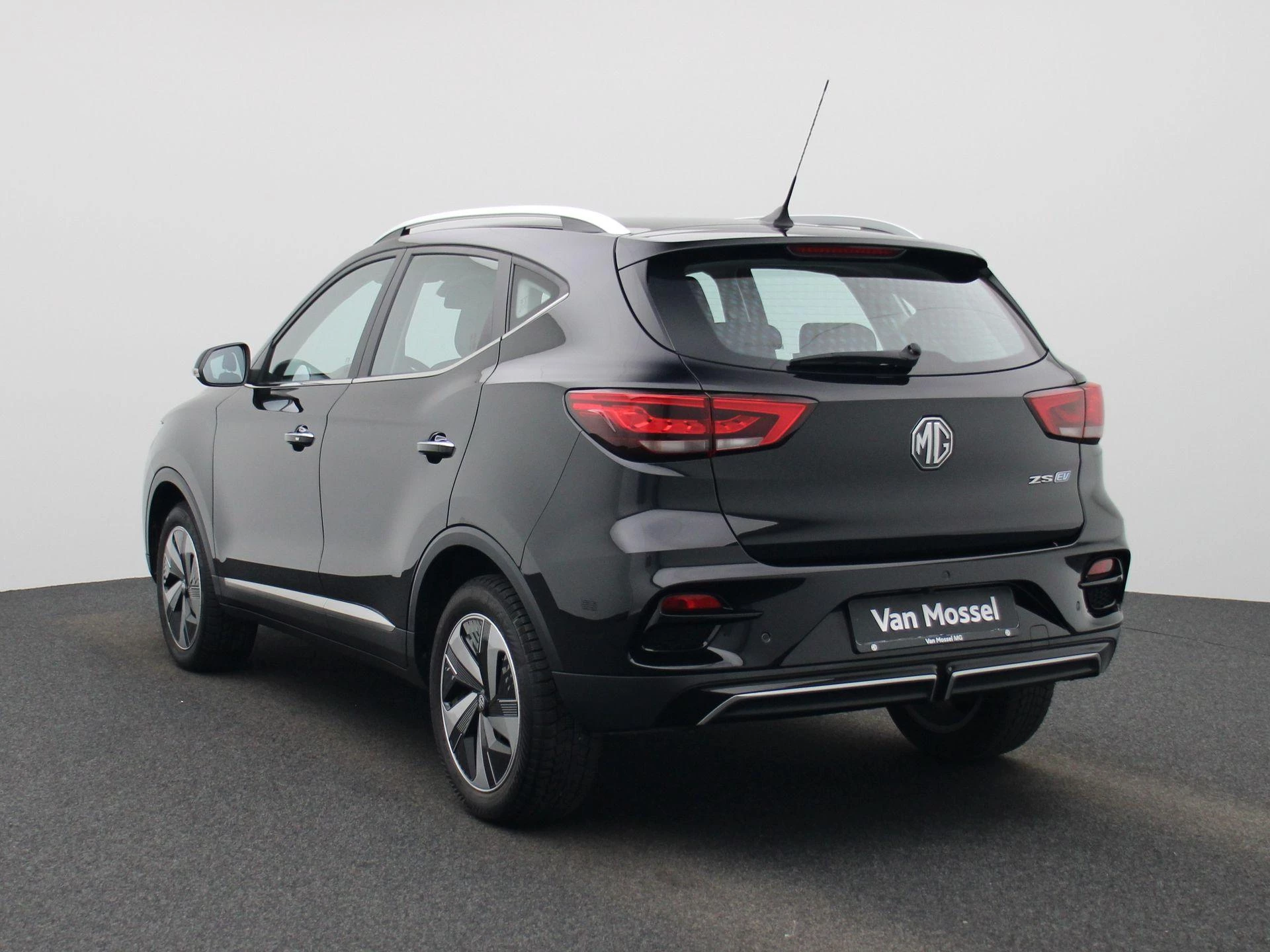 MG-ZS EV-image-1