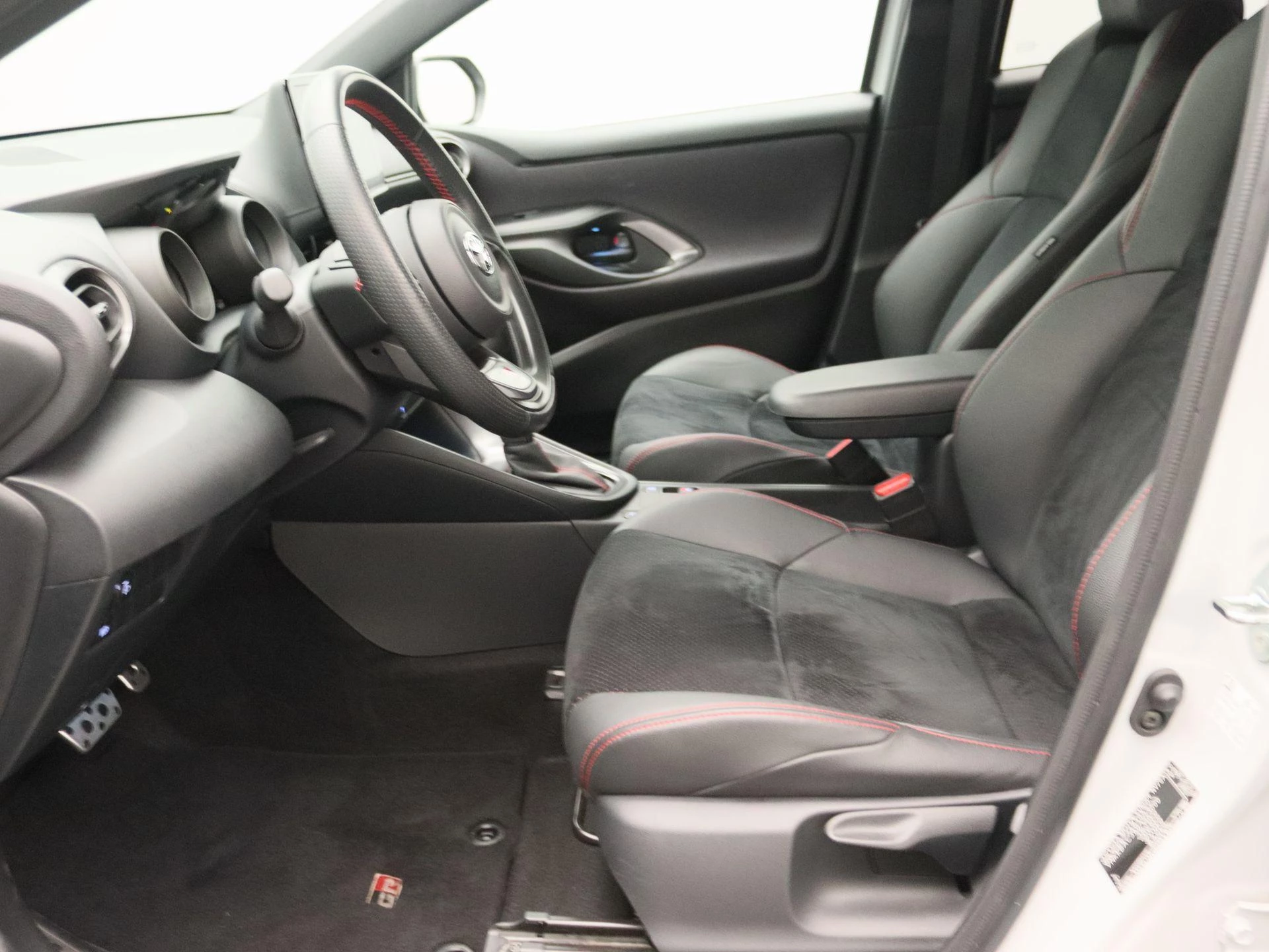 Toyota-Yaris-image-12