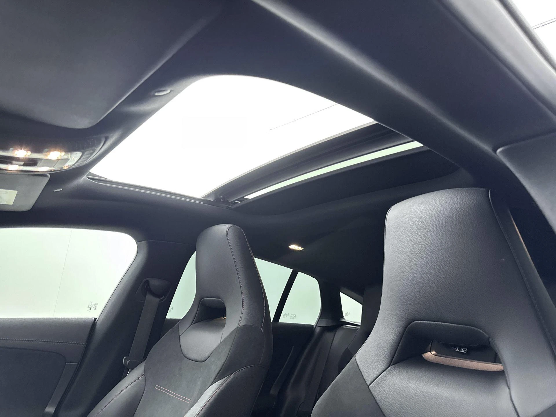 Mercedes-Benz-CLA-image-19