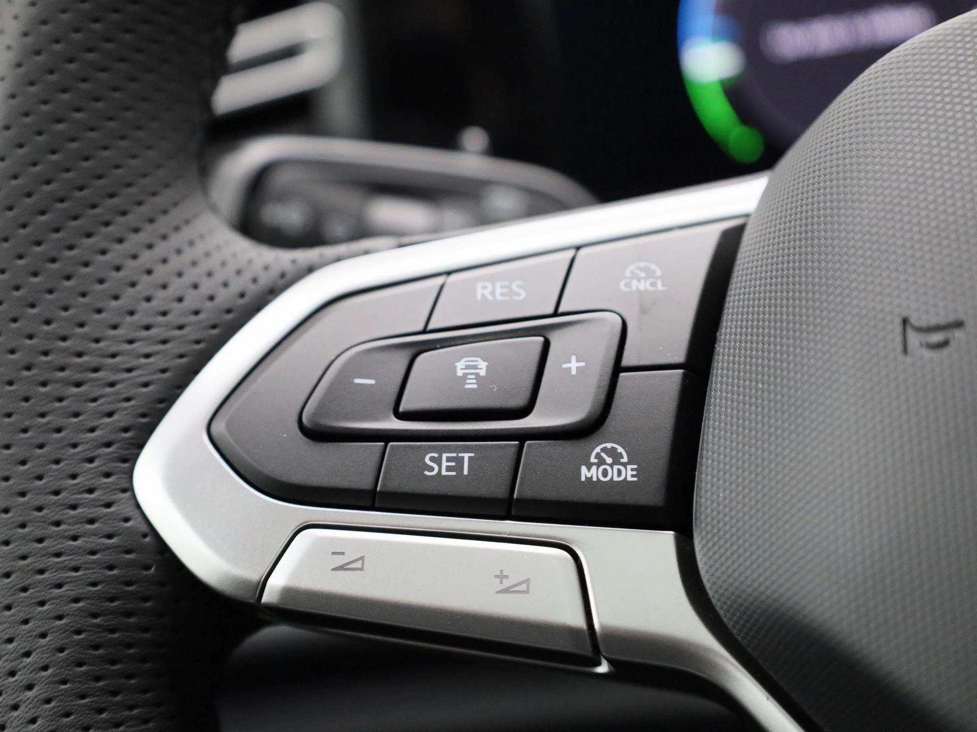 Volkswagen-Tiguan-image-20