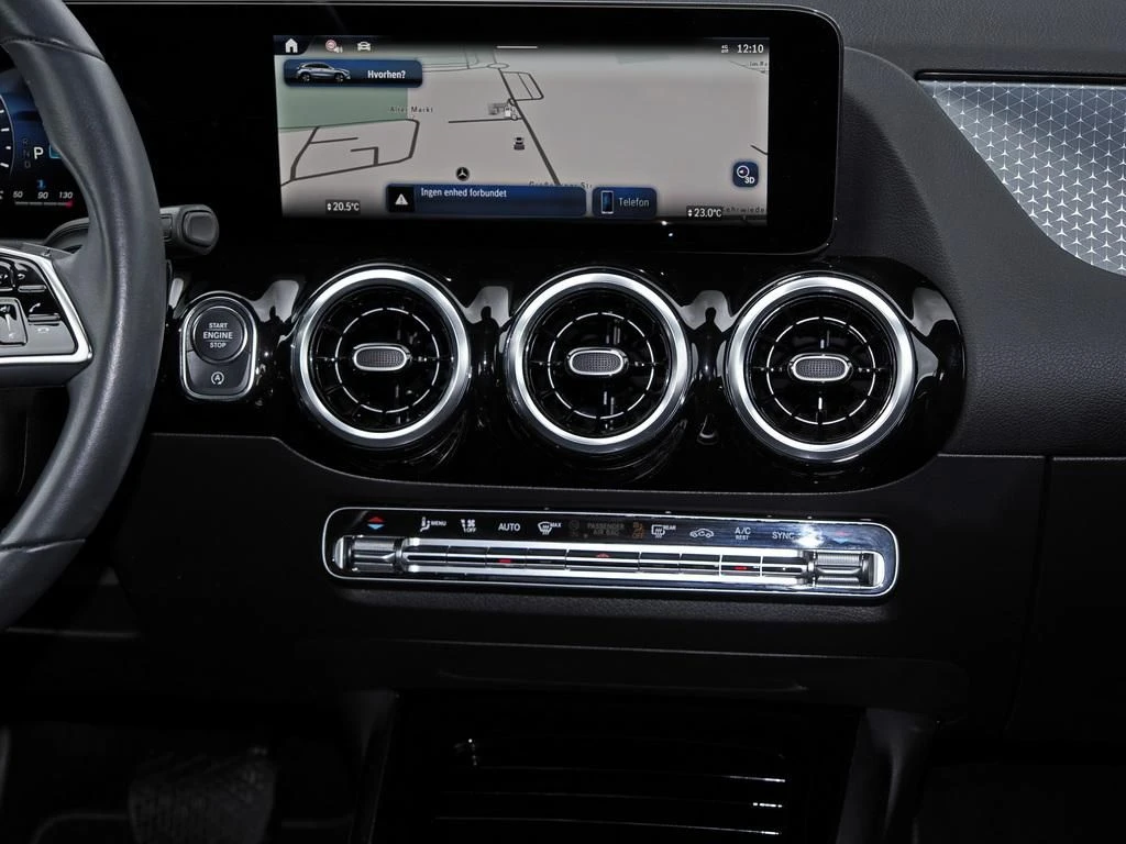 Mercedes-Benz-GLA 200 d-image-11