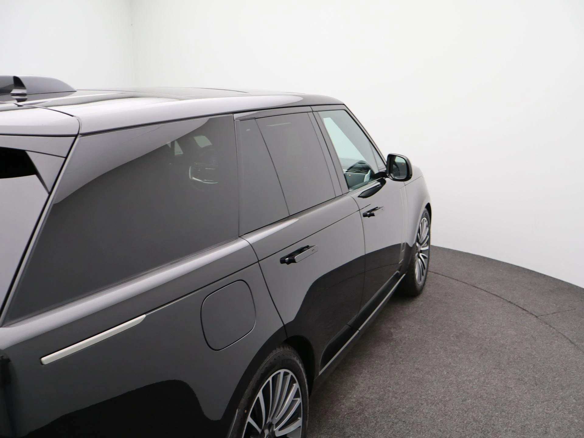 Land Rover-Range Rover-image-50
