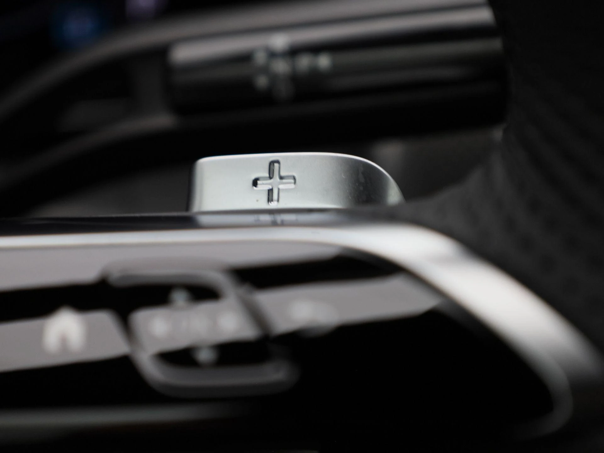 Mercedes-Benz-GLC-image-25
