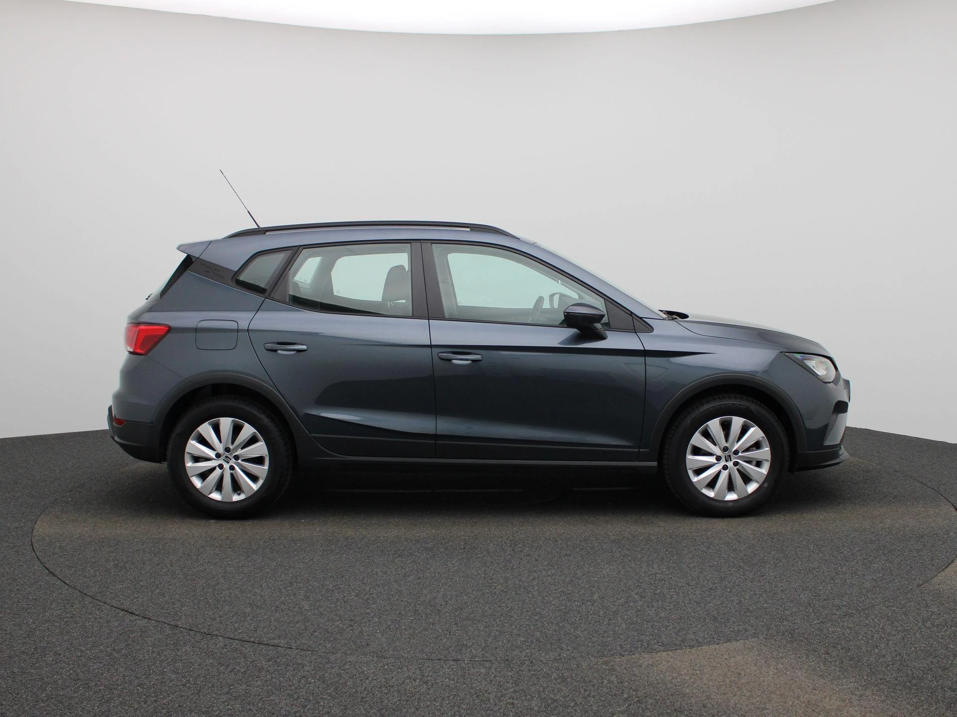 SEAT-Arona-image-5