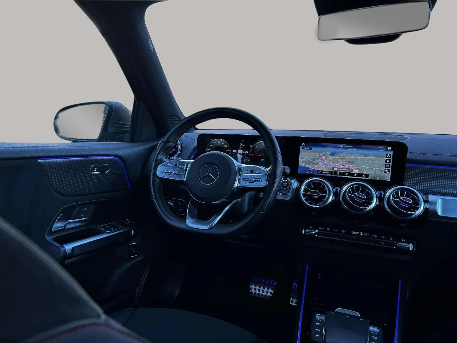 Mercedes-Benz-EQB-image-15