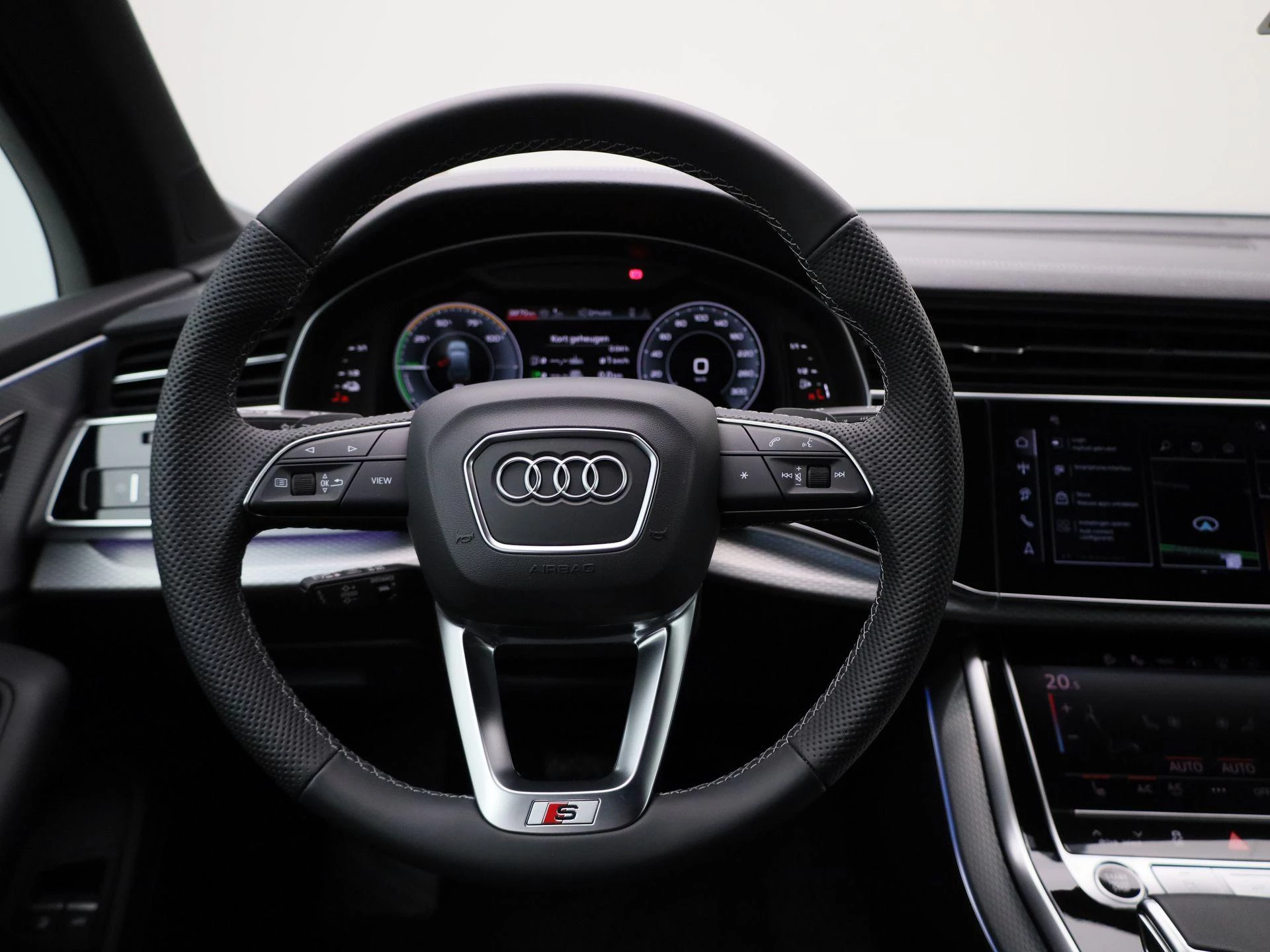 Audi-Q7-image-6