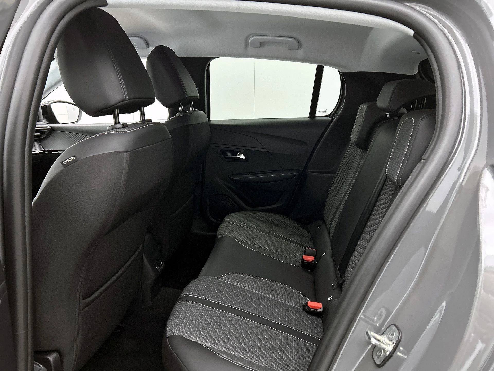 Peugeot-208-image-25