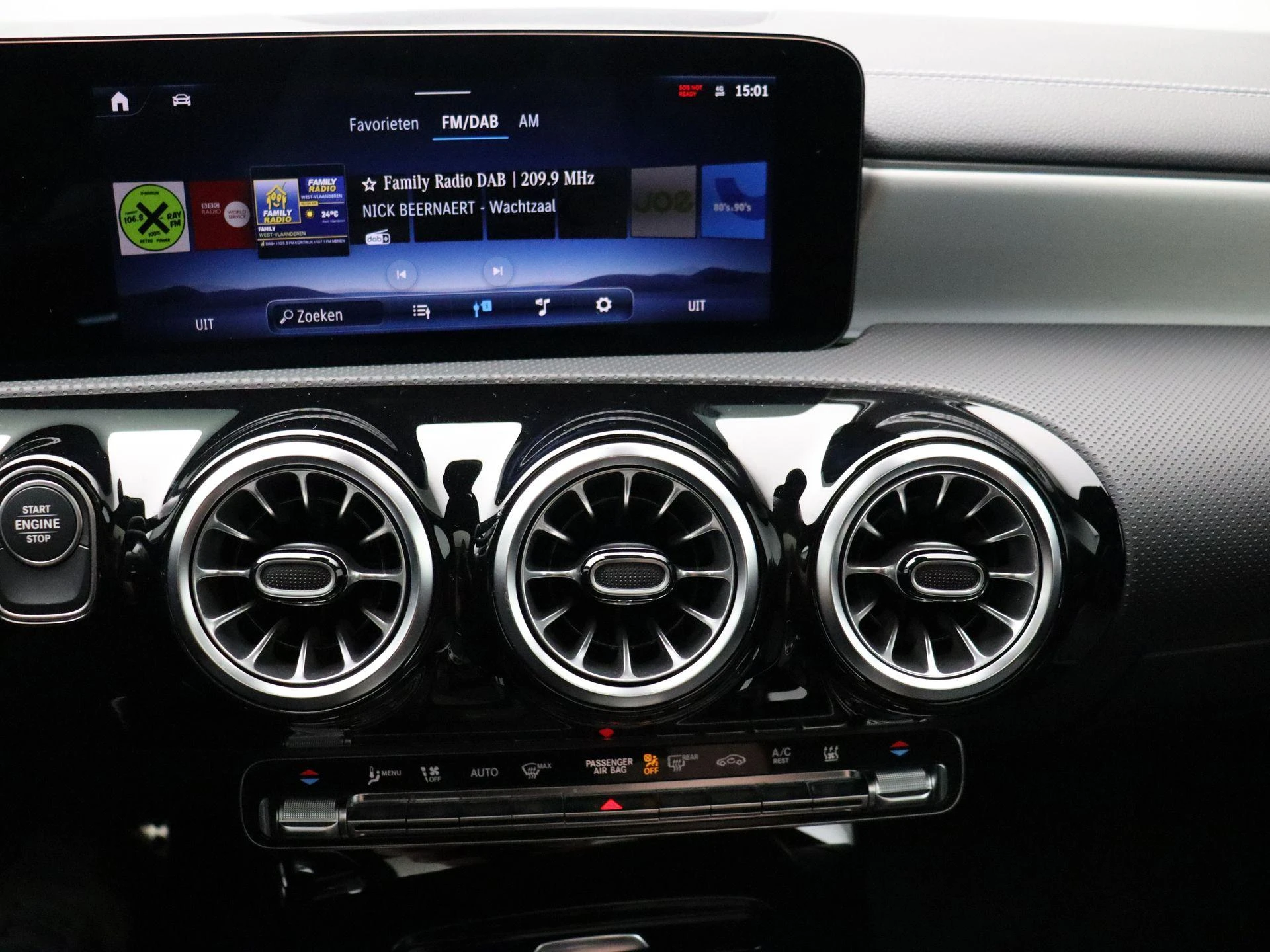 Mercedes-Benz-CLA-image-19