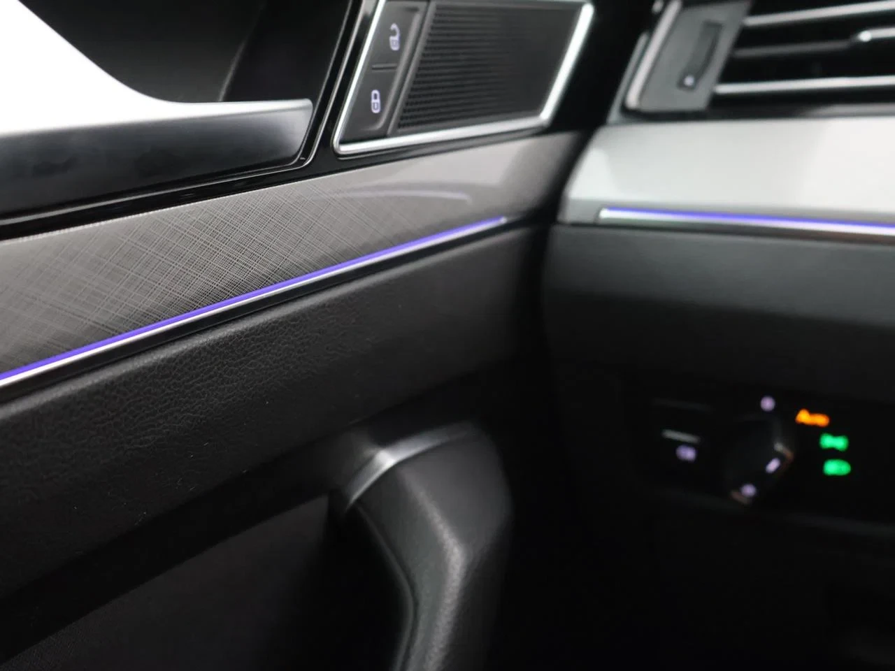 Volkswagen-Passat-image-22