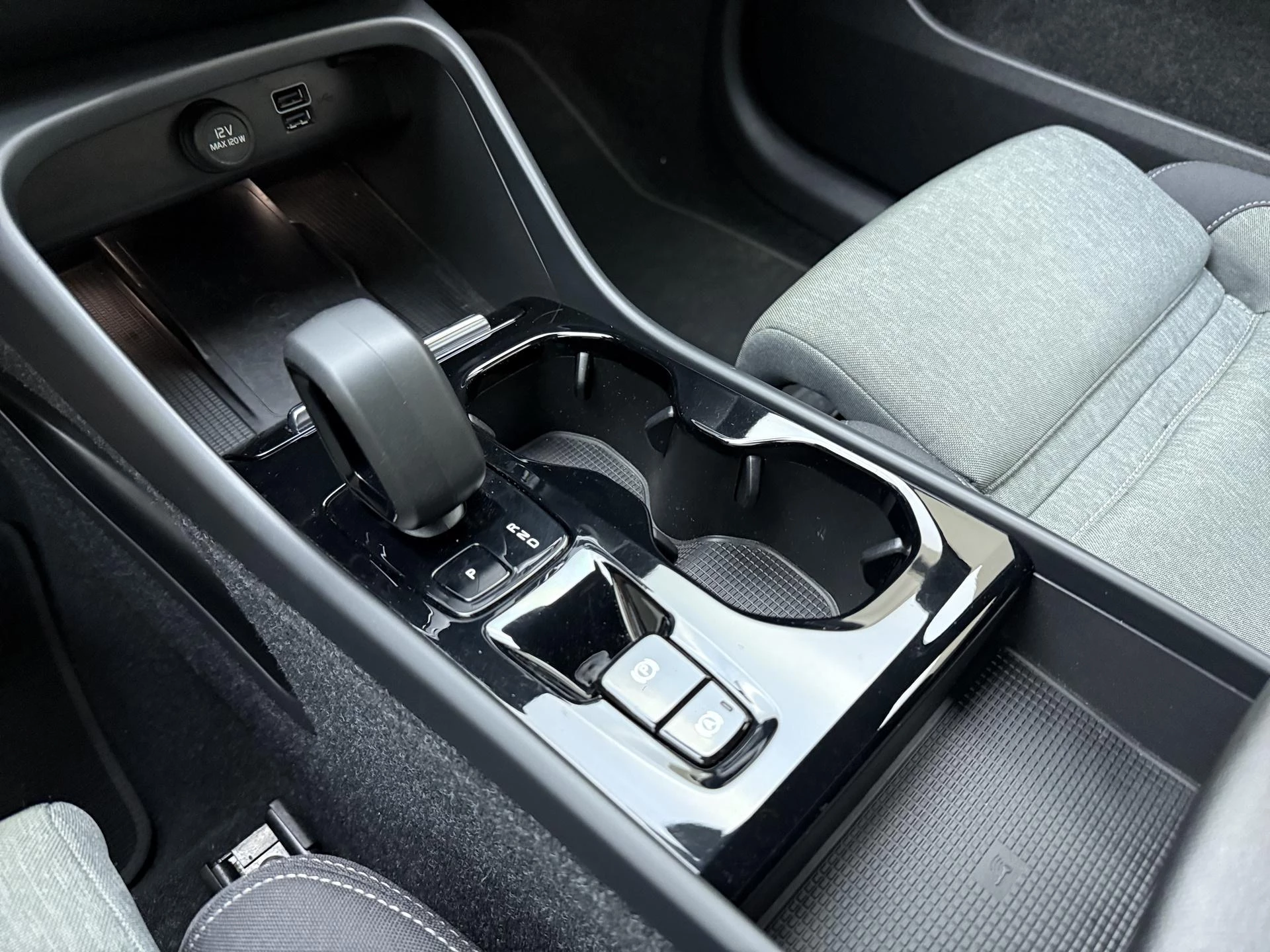 Volvo XC40 1.5 T4 Plug-in hybrid Plus Dark