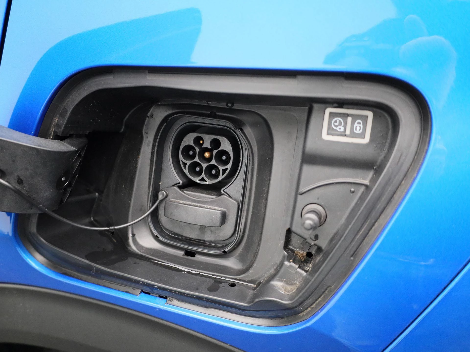 Peugeot-e-2008-image-13