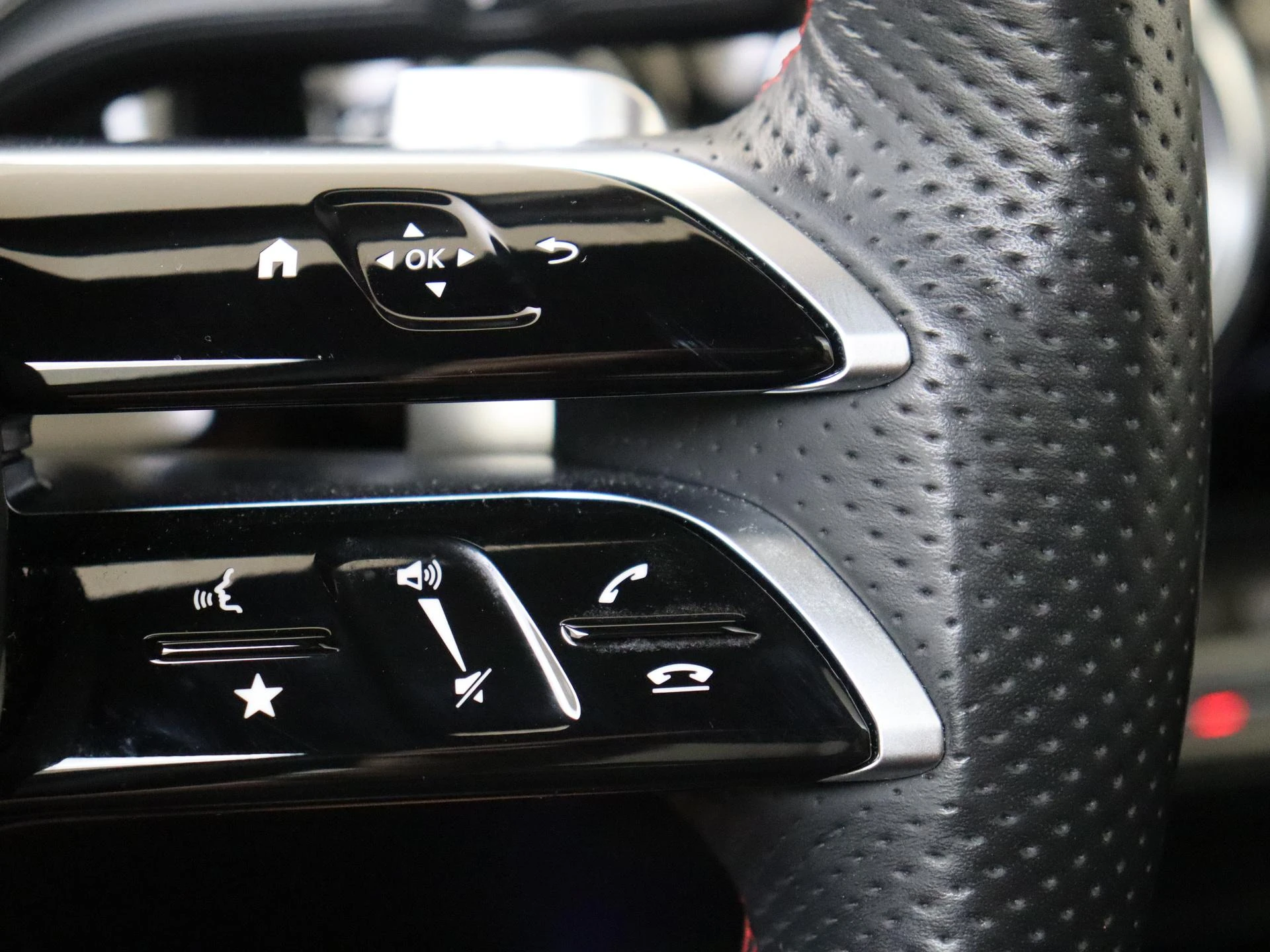 Mercedes-Benz-GLA-image-13