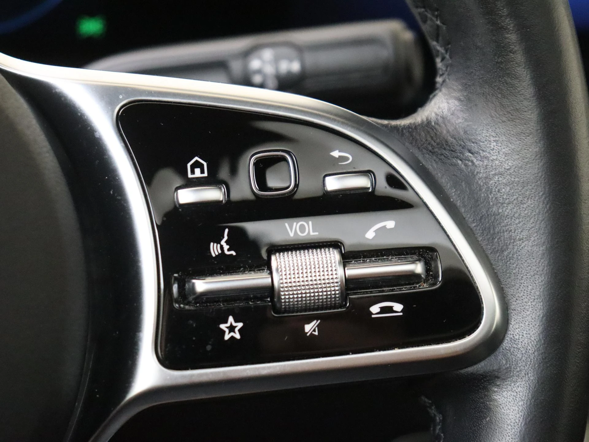 Mercedes-Benz-EQA-image-13