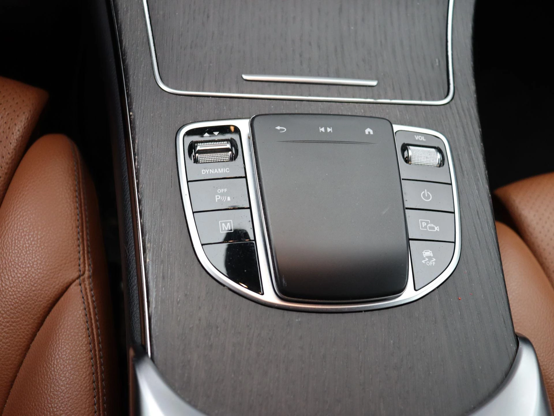 Mercedes-Benz-GLC-image-13