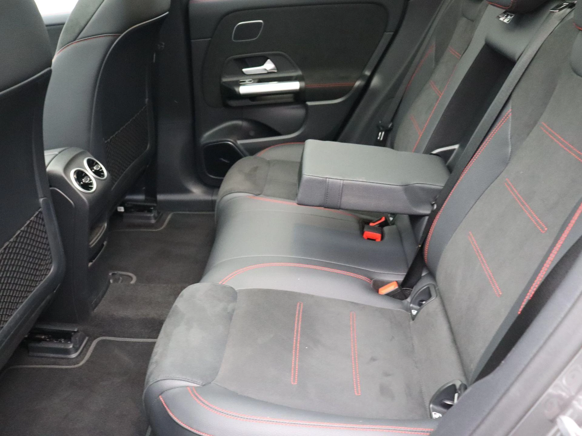 Mercedes-Benz EQA 250+ Star Edition + AMG + PANO DAK + BURMESTER + TREKHAAK + HEAD UP