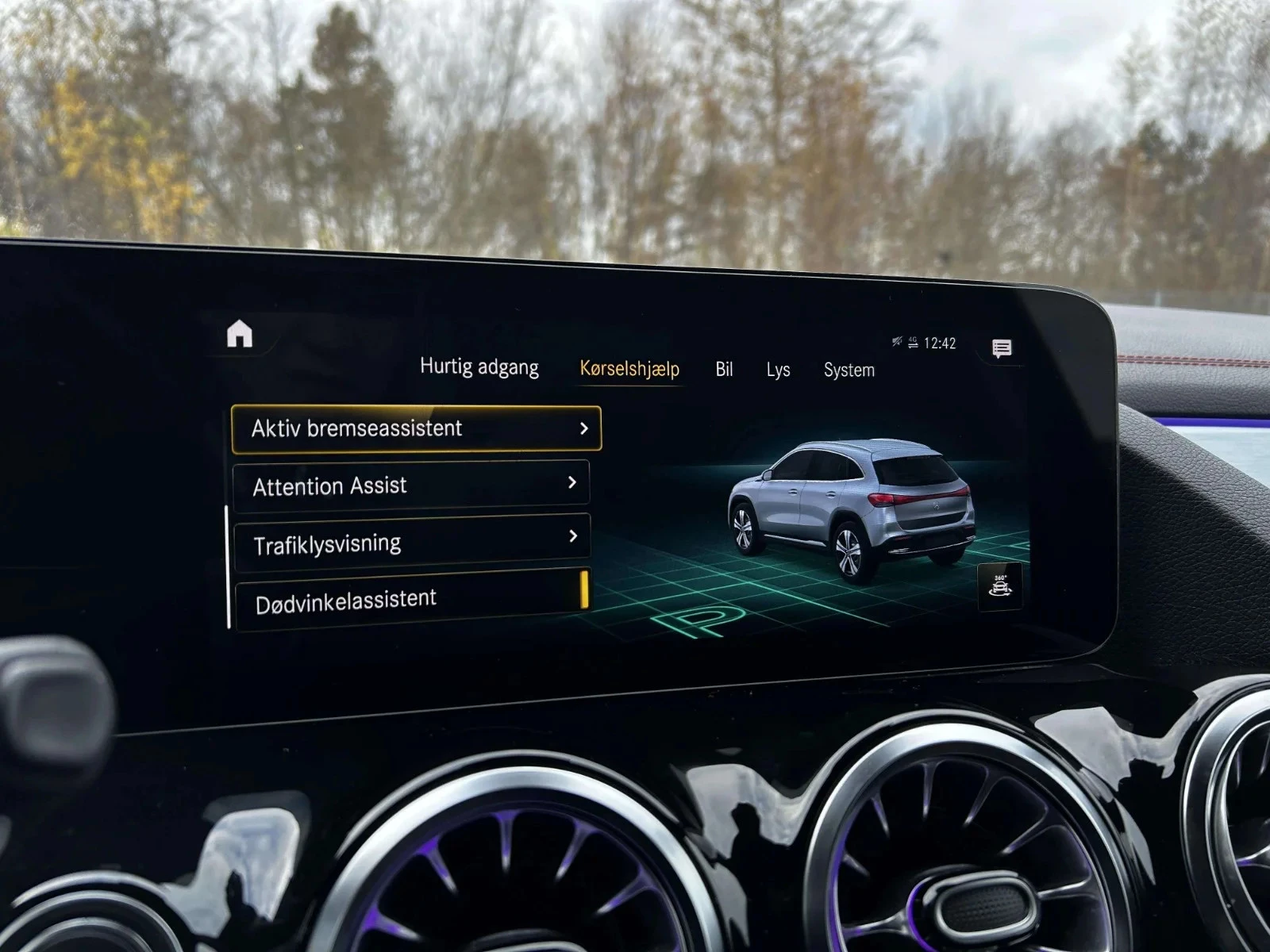 Mercedes-Benz-EQA-image-18