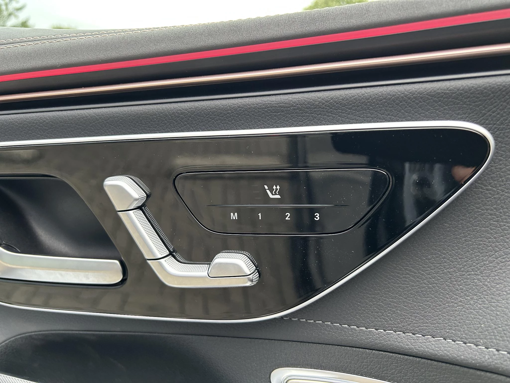 Mercedes-Benz-EQE-image-17