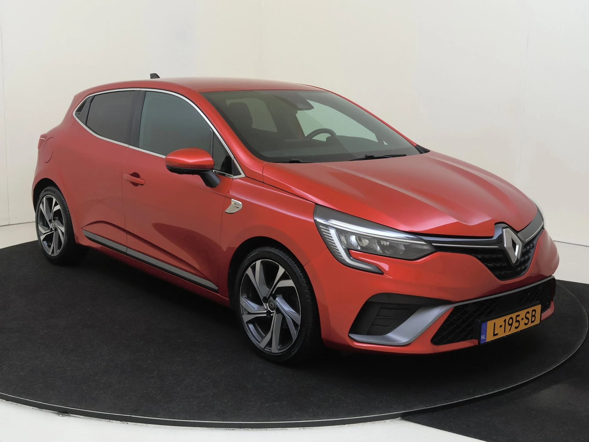 Renault-Clio-image-1